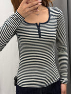 Maglietta A Righe Scollo A U Con Bottoncini FGD MODA