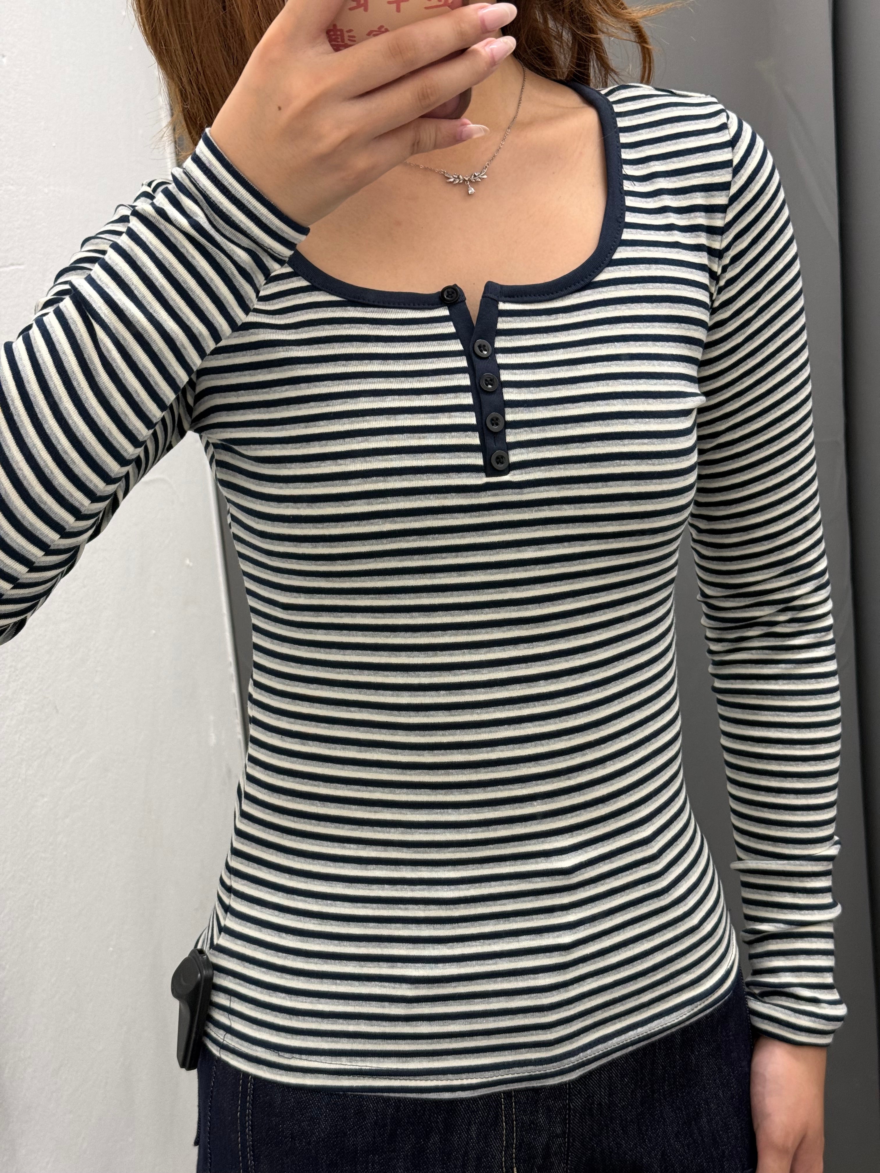 Maglietta A Righe Scollo A U Con Bottoncini FGD MODA