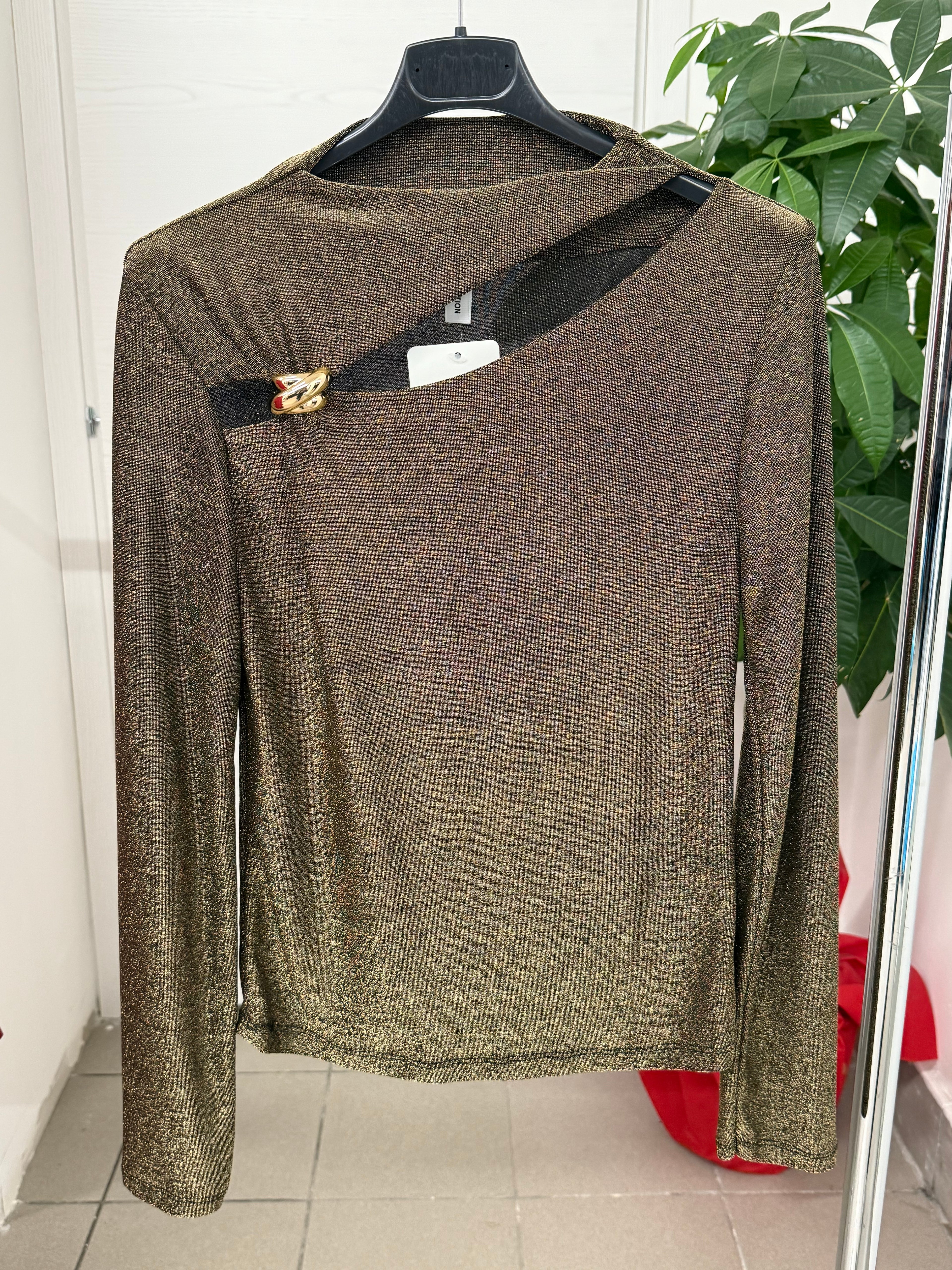 Maglietta brillantinata con gioiello FGD MODA