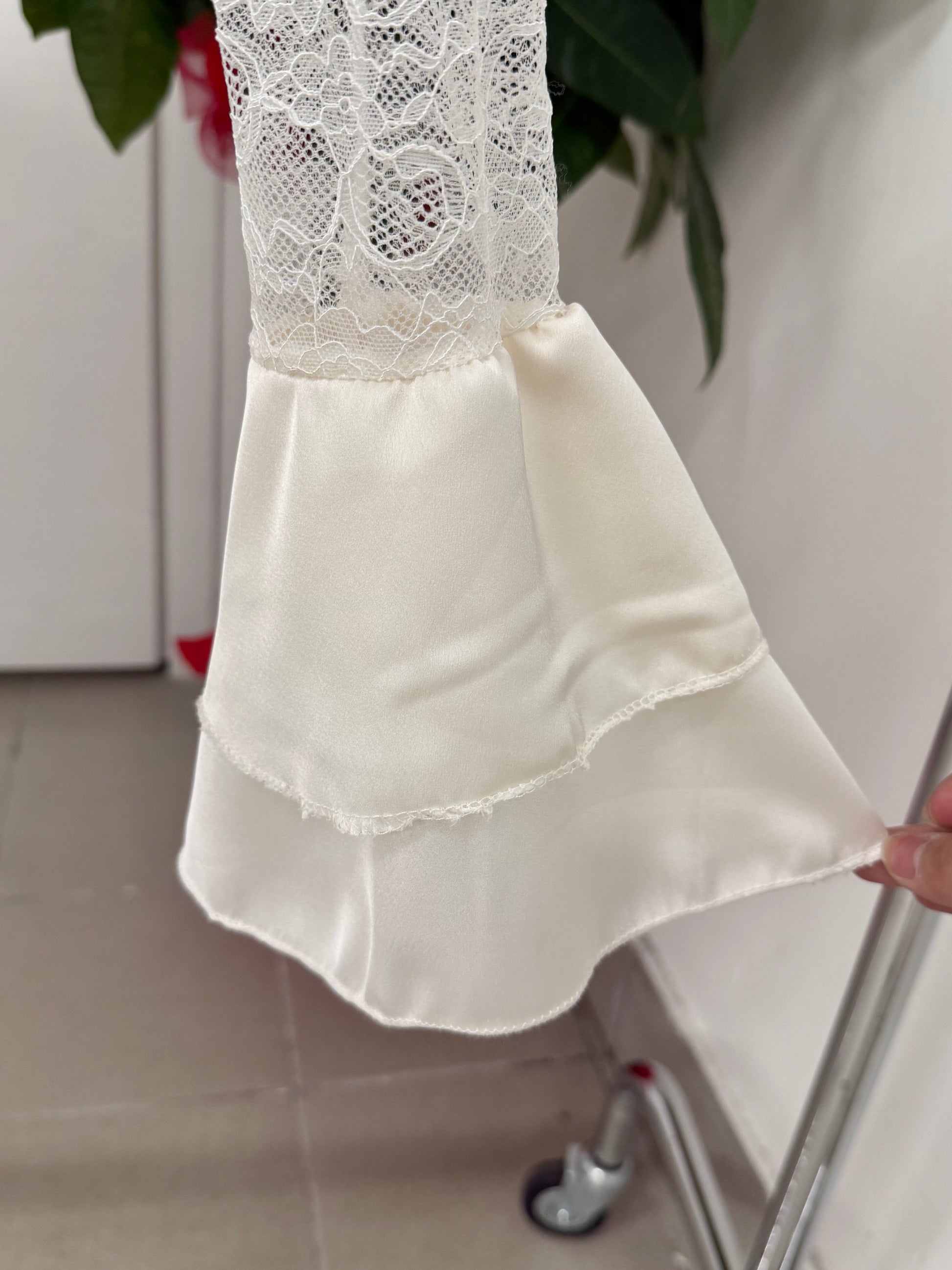 Camicetta a maniche lunghe in pizzo con rouches in raso FGD MODA