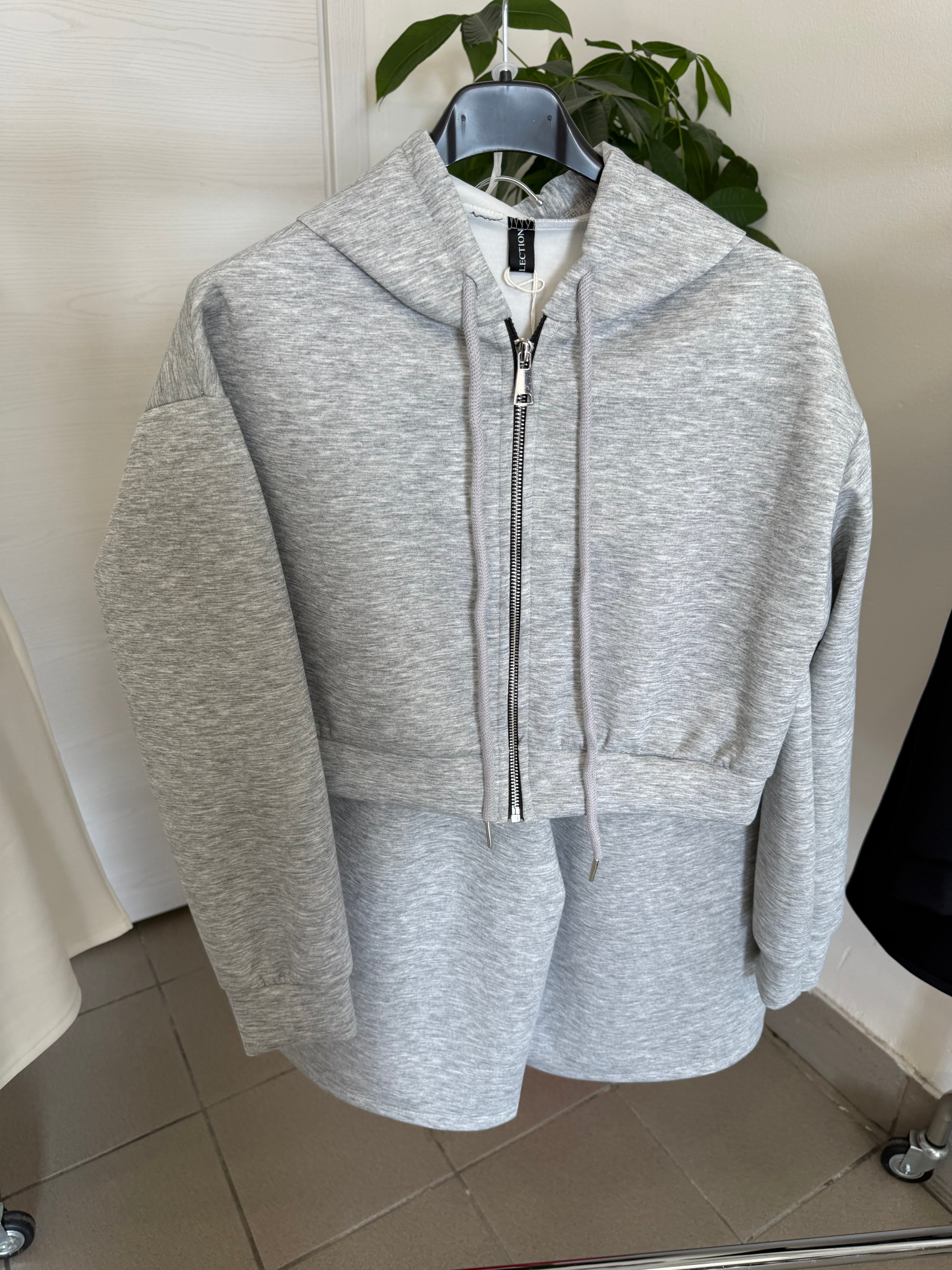 Set coordinato felpa crop e bermuda FGD MODA
