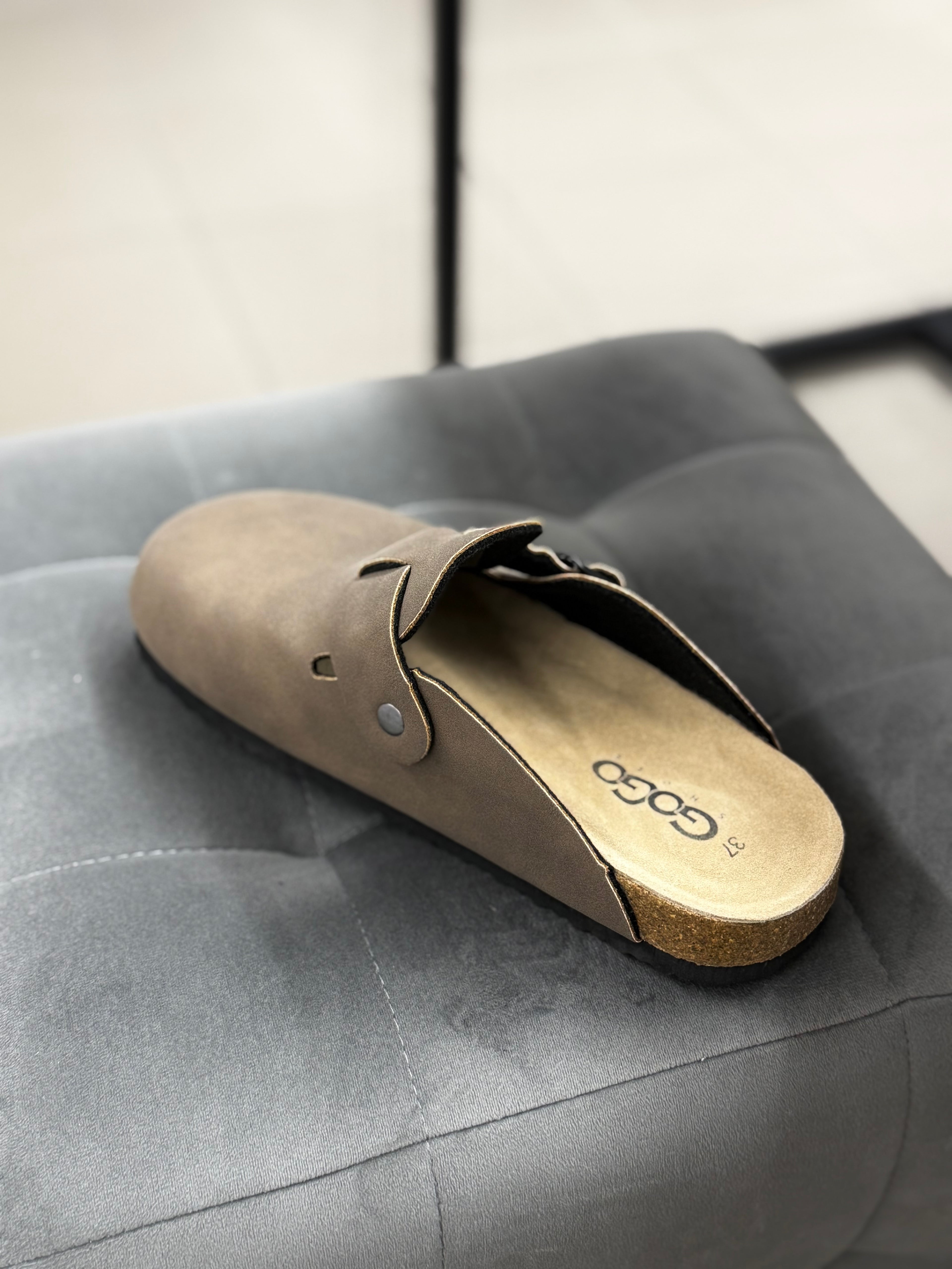 Sabot in ecopelle scamosciato con fibbia D17-17 FGD MODA