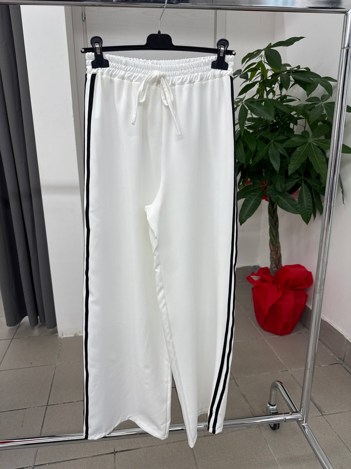 Pantalone tuta wide leg con strisce laterali FGD MODA