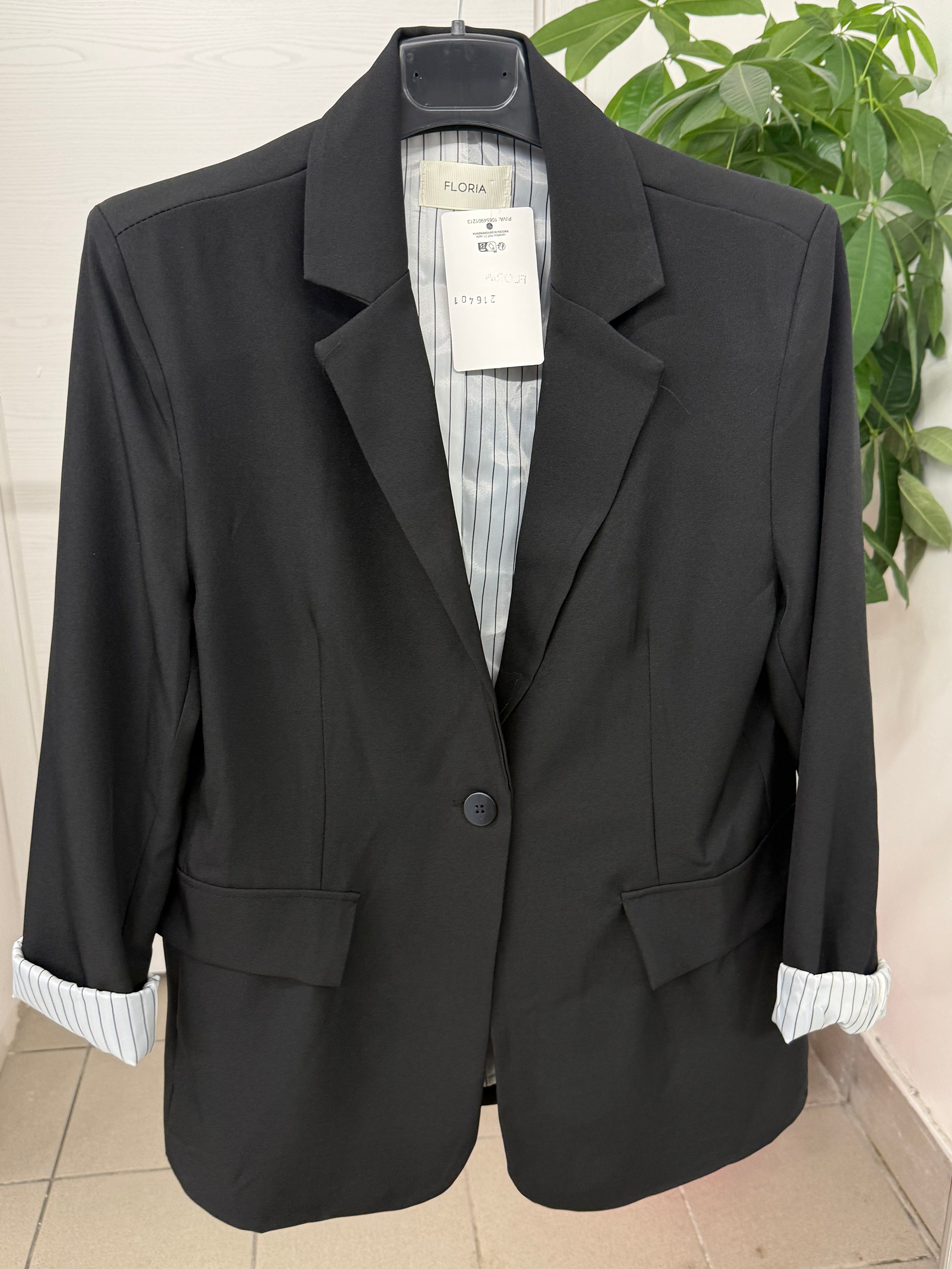 Giacca blazer con fodera a righe all’interno con spalline imbottite