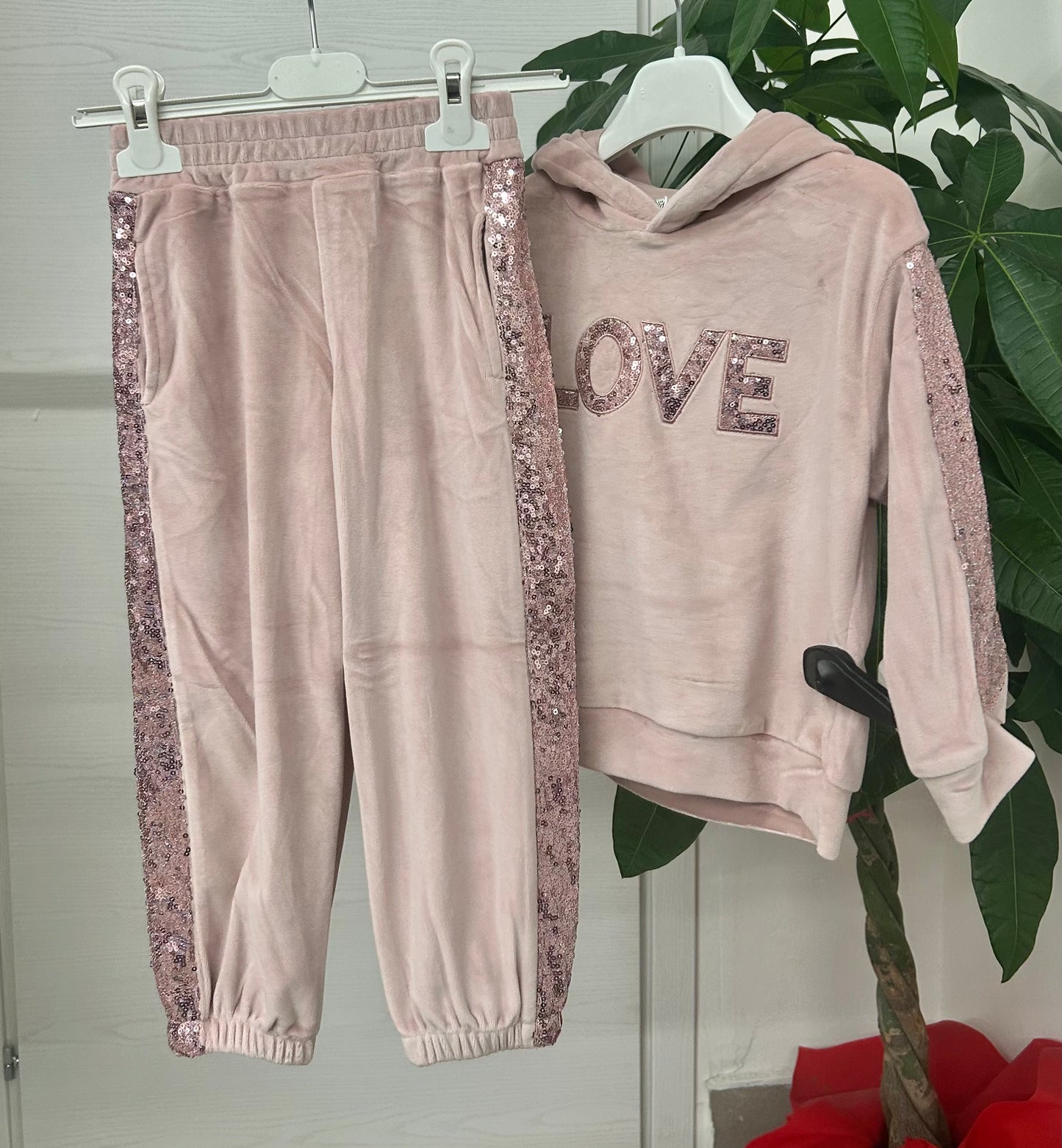 Set coordinato in ciniglia felpa e pantaloni con paillettes