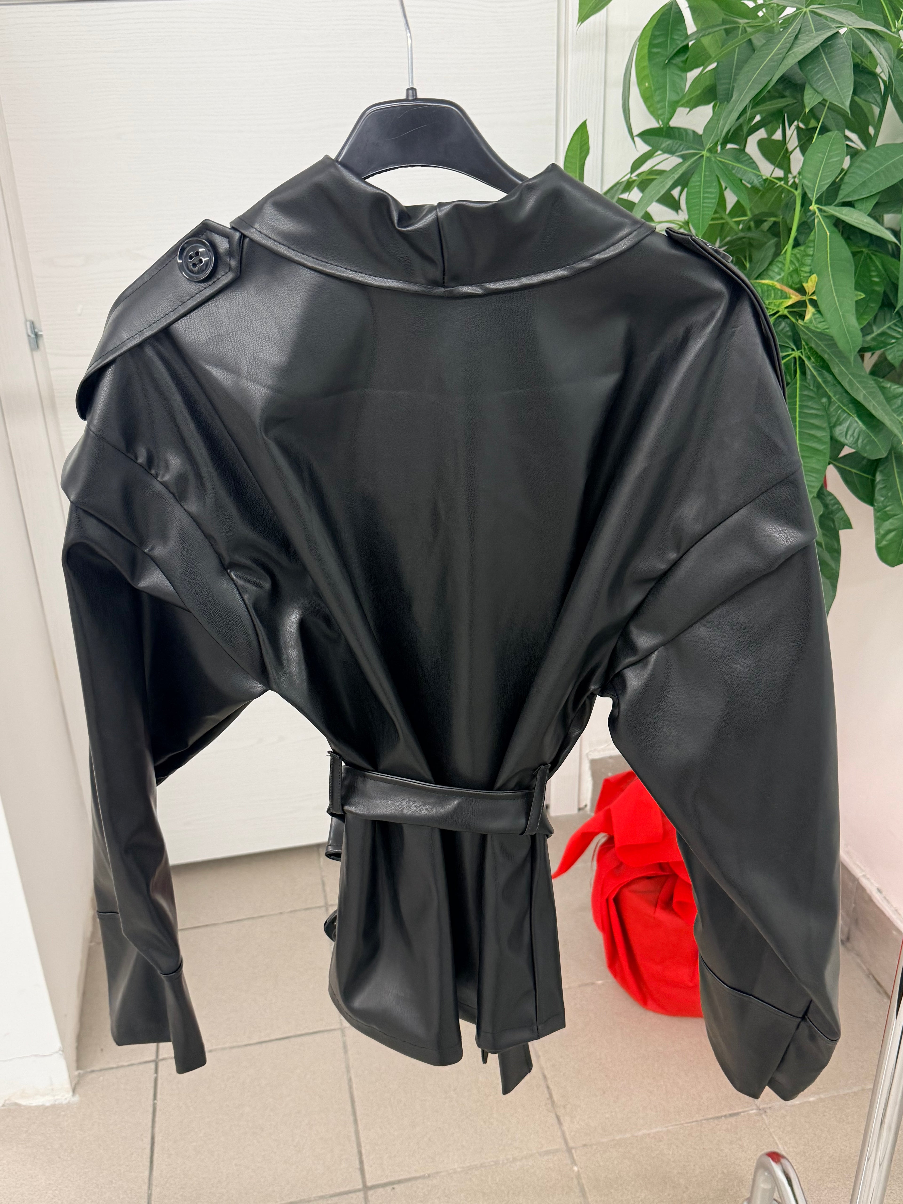 Giacca in ecopelle con cinta FGD MODA