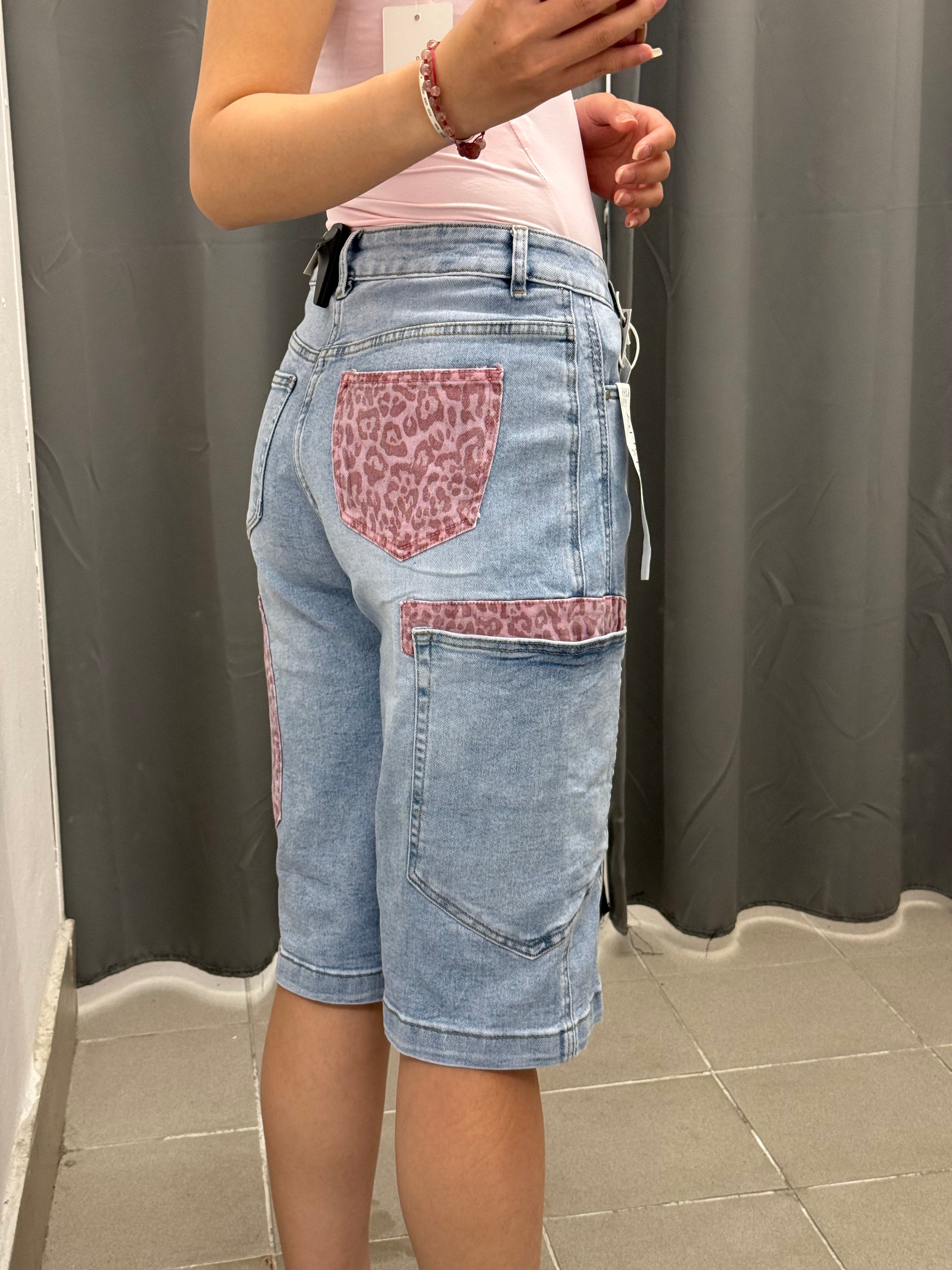 Bermuda Jeans con Taschino e Dettagli Leopardati Rosa M2372 FGD MODA