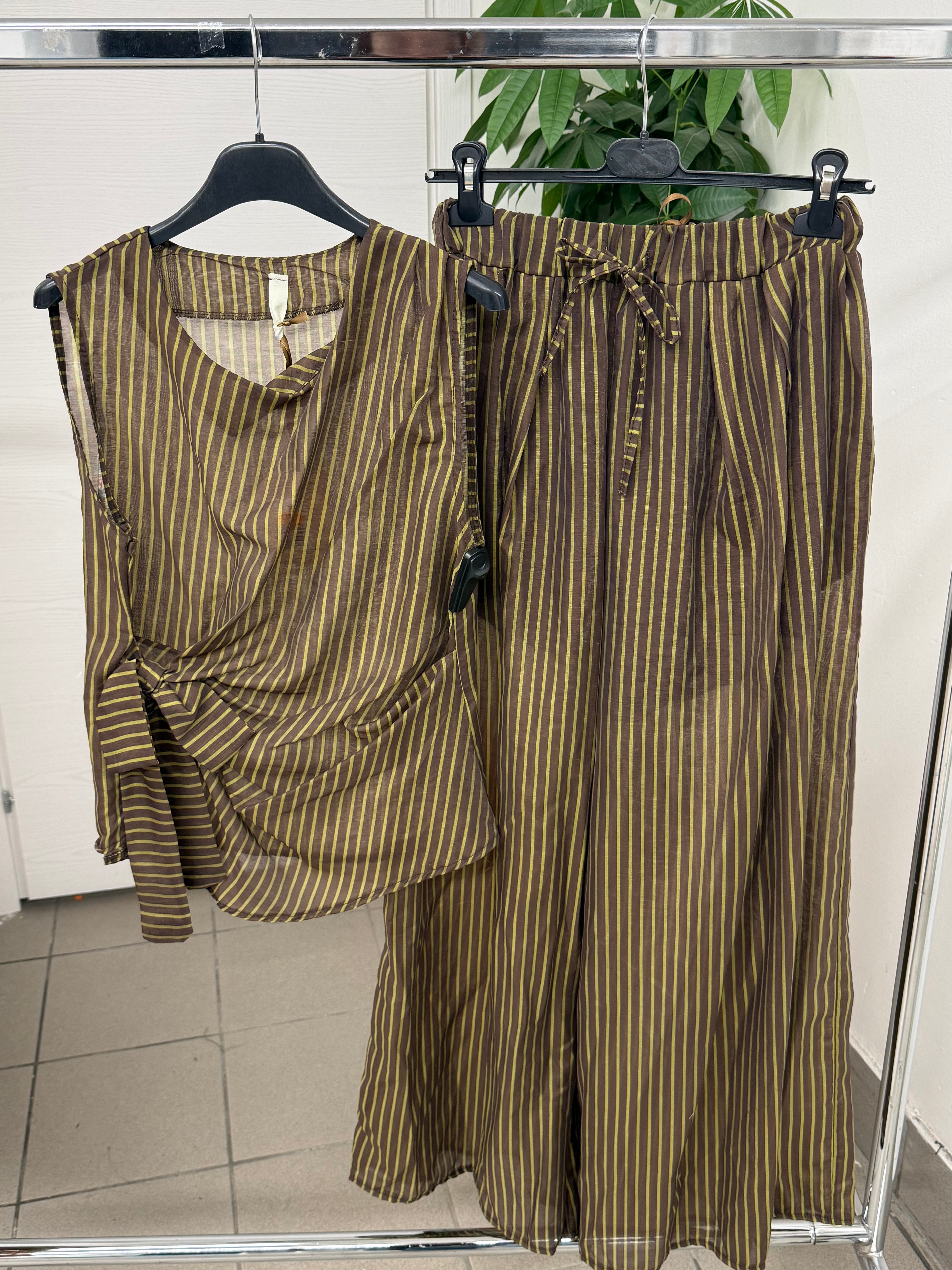 Set coordinato a righe in lyocell e lino Canotta con fiocco laterale e Pantaloni a palazzo FGD MODA