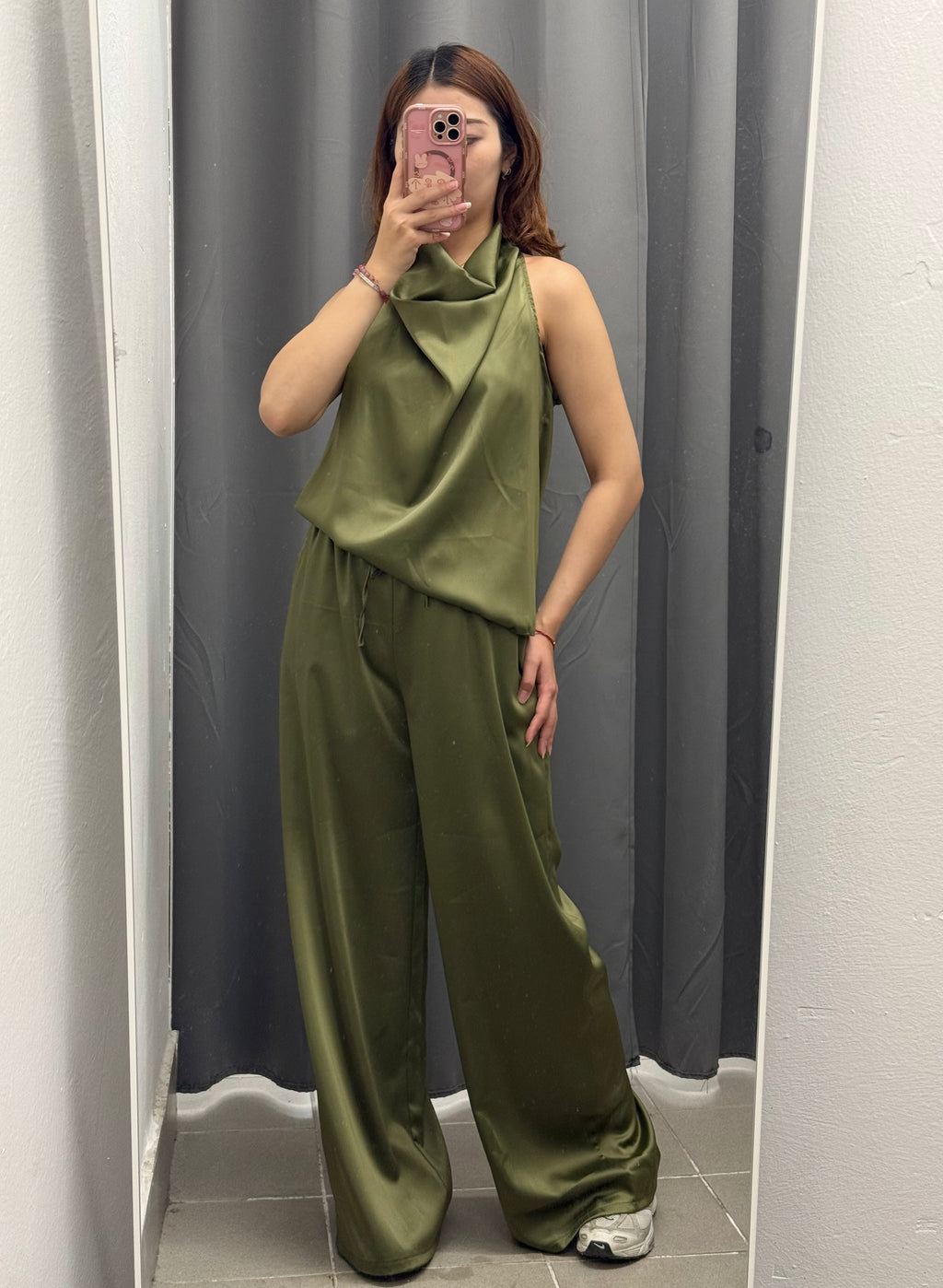 Set coordinato effetto raso Canotta con scollo halter e Pantaloni a palazzo FGD MODA