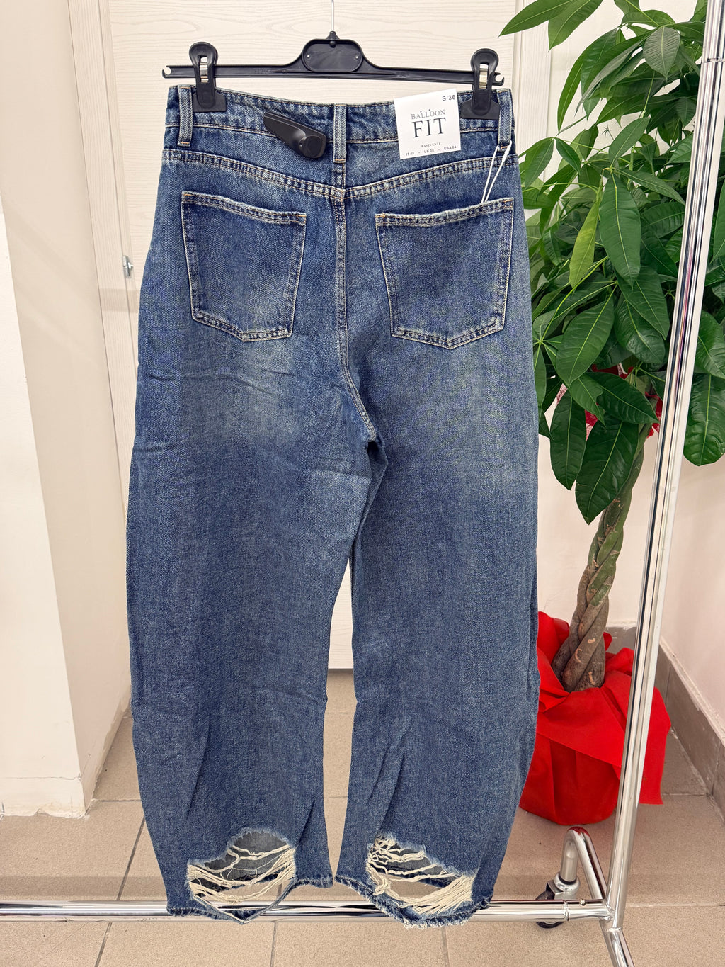 Jeans balloon con strappi brillantinati FGD MODA