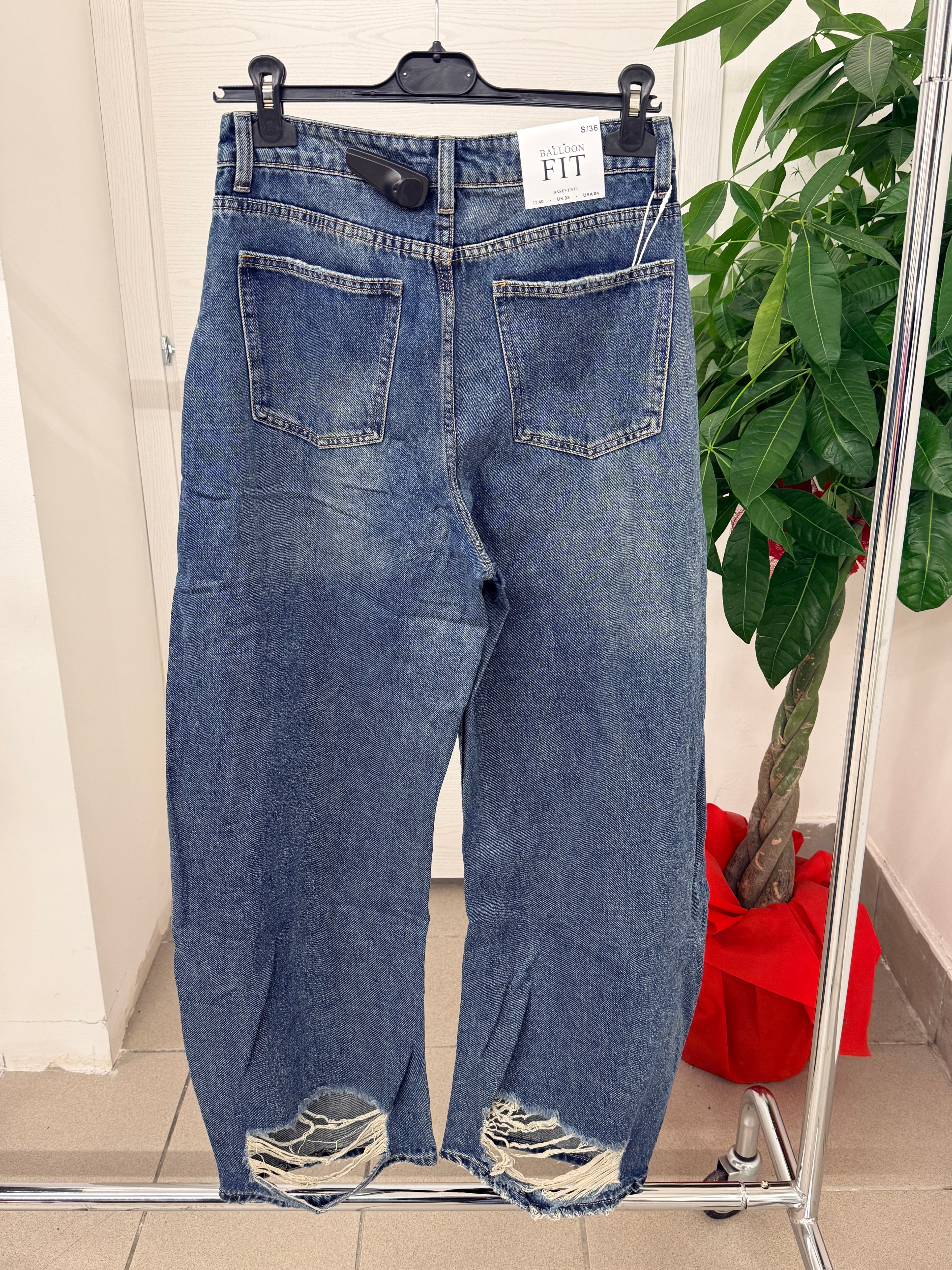 Jeans balloon con strappi brillantinati FGD MODA
