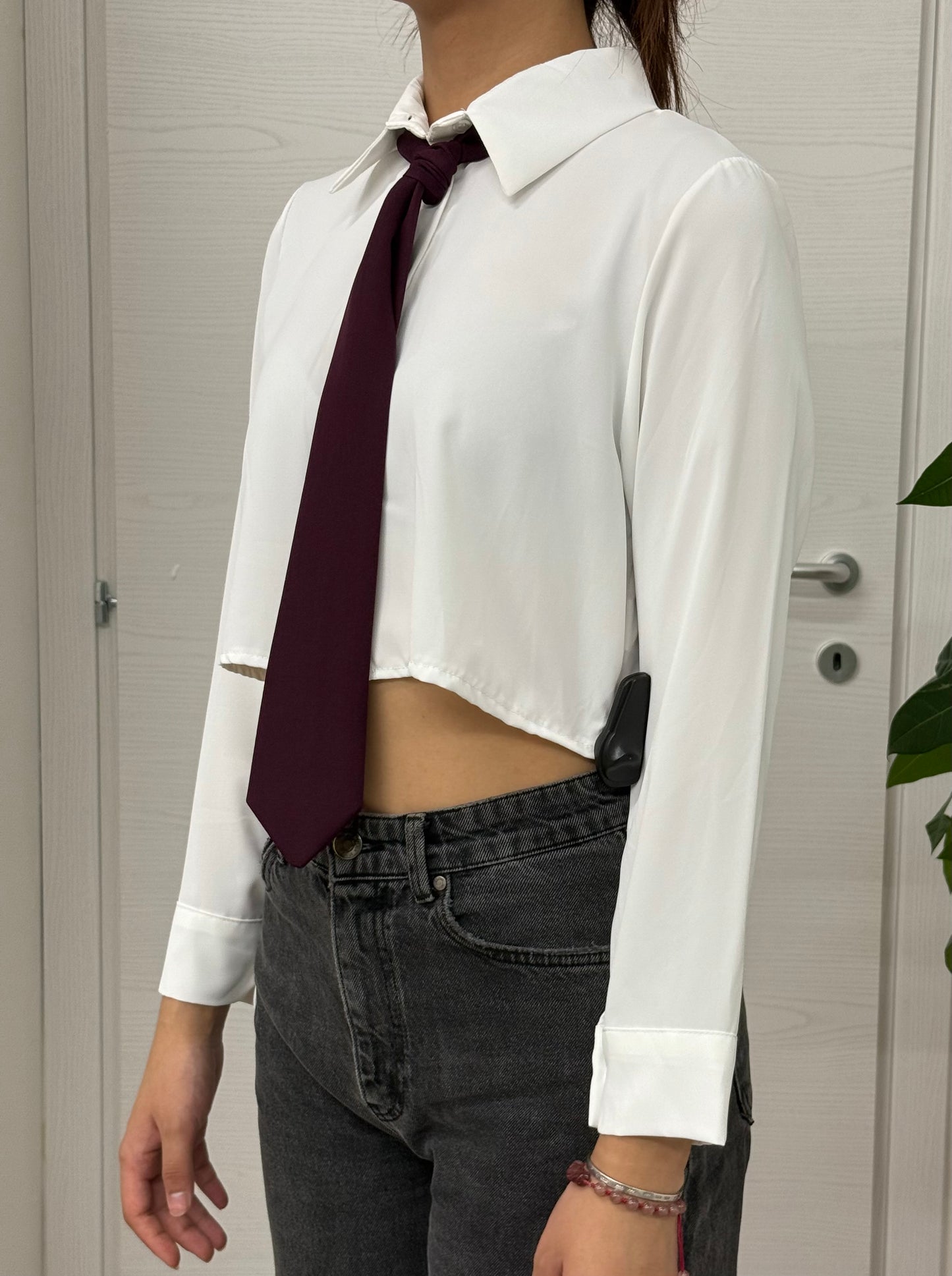 Camicia crop con cravatta tinta unita FGD MODA