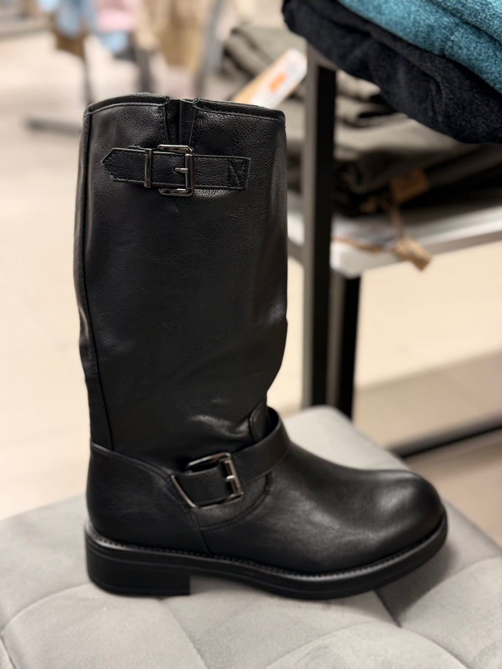 Stivali in ecopelle con cinte FGD MODA