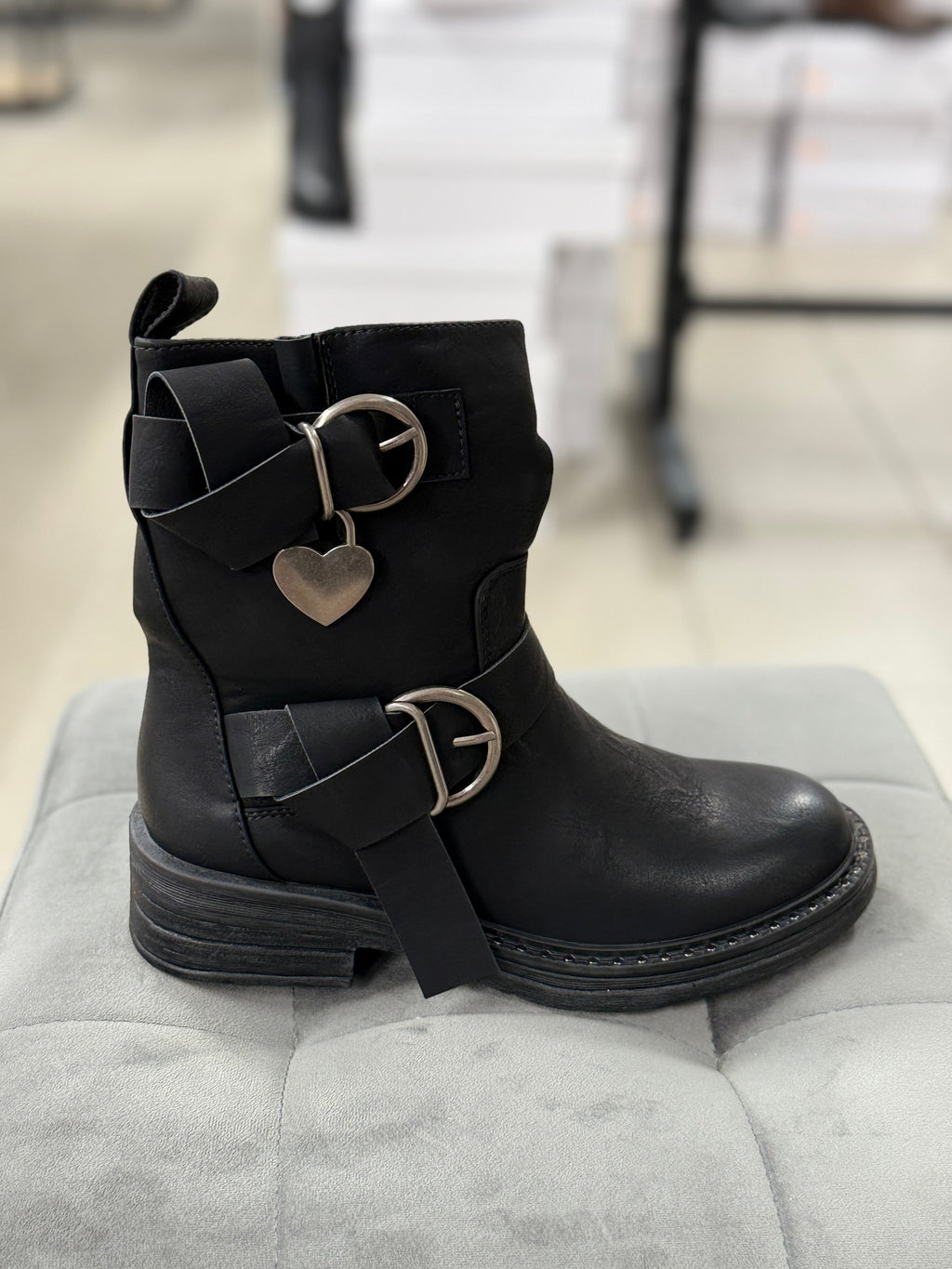 Stivali in ecopelle con fibbie FGD MODA