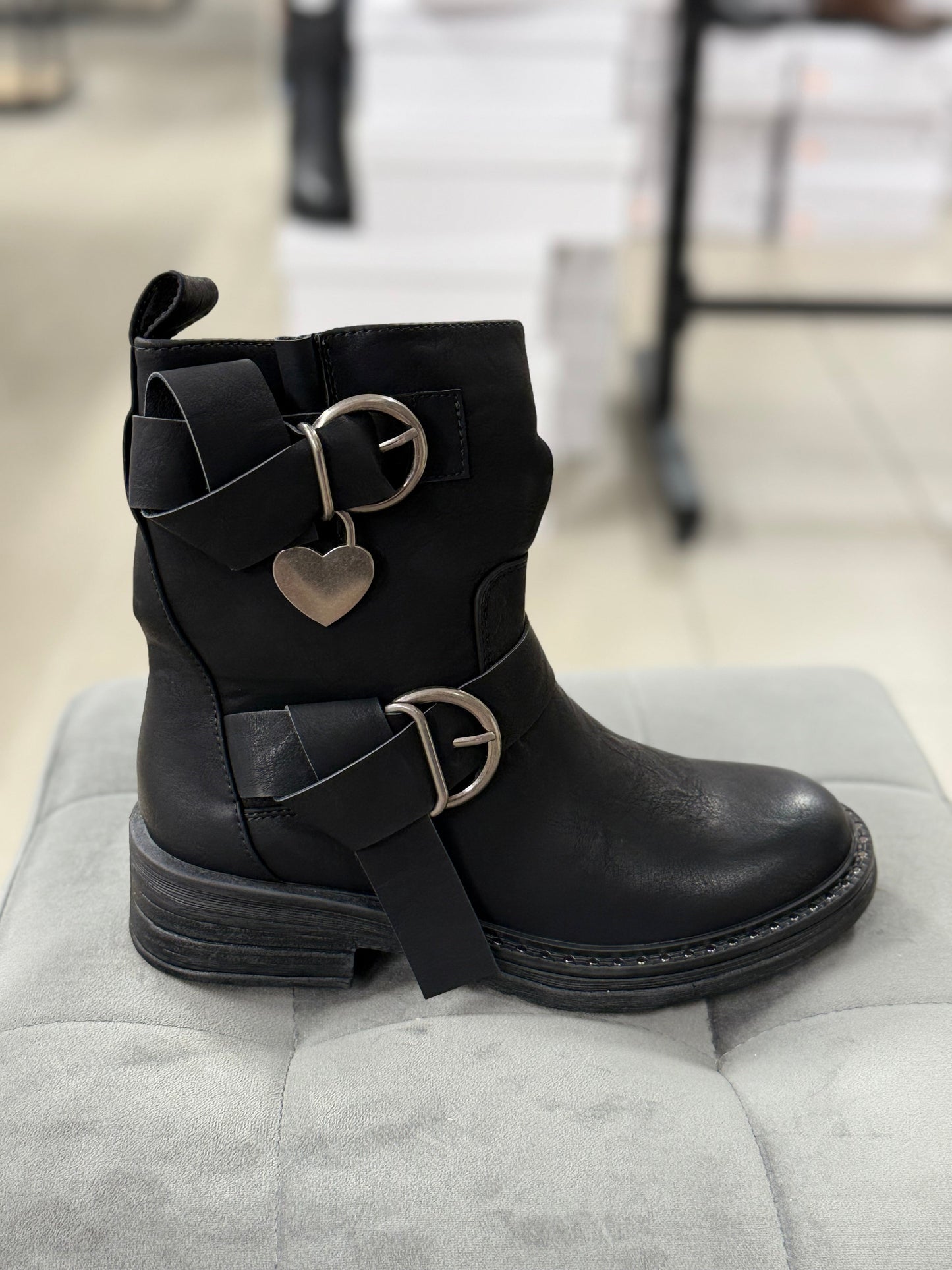 Stivali in ecopelle con fibbie FGD MODA