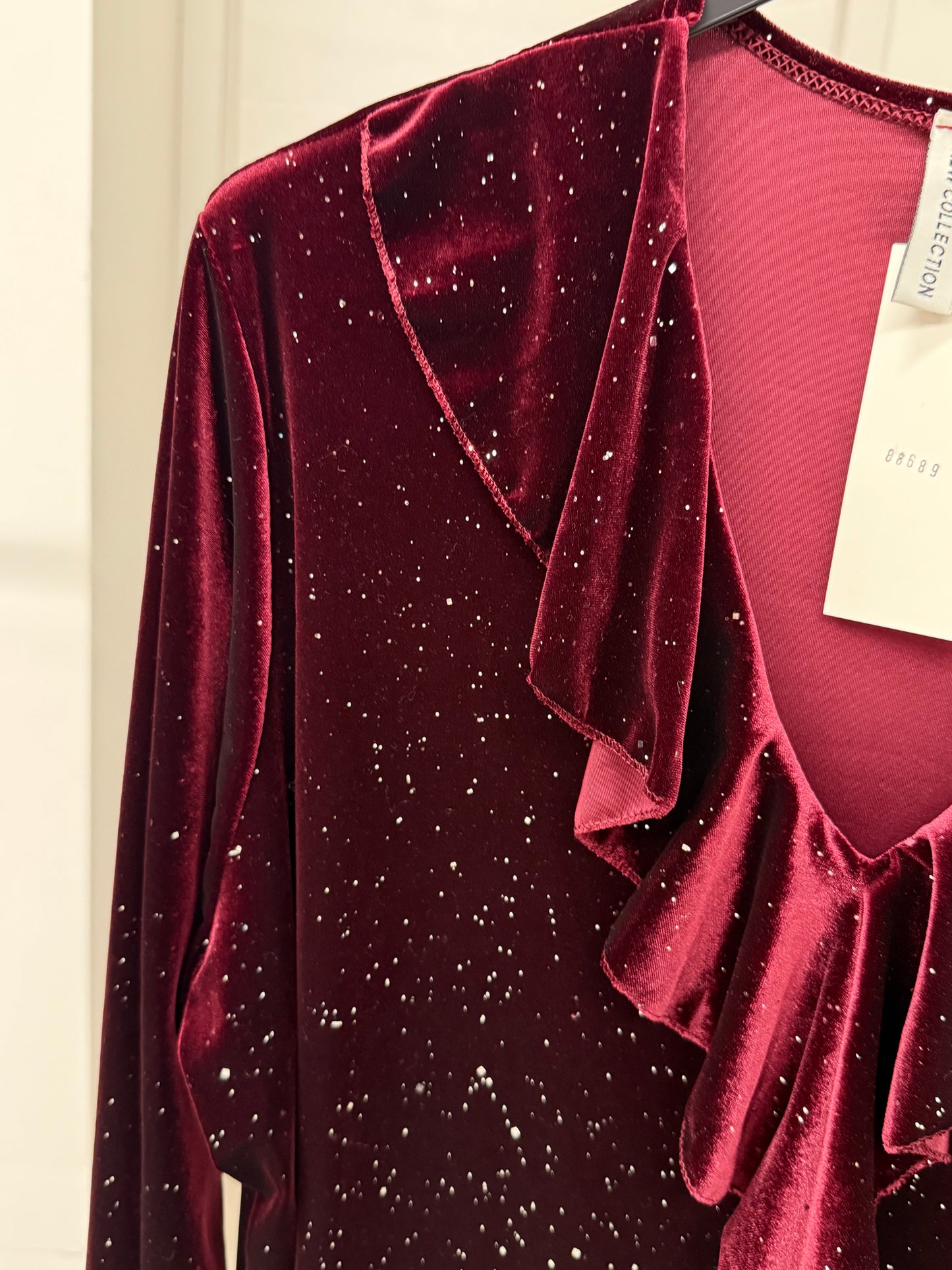 Maglietta in velluto con brillantini con rouches sullo scollo