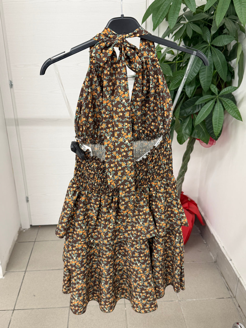 Abito Corto a Balze con Stampe Fiorate con Collo Halter FGD MODA