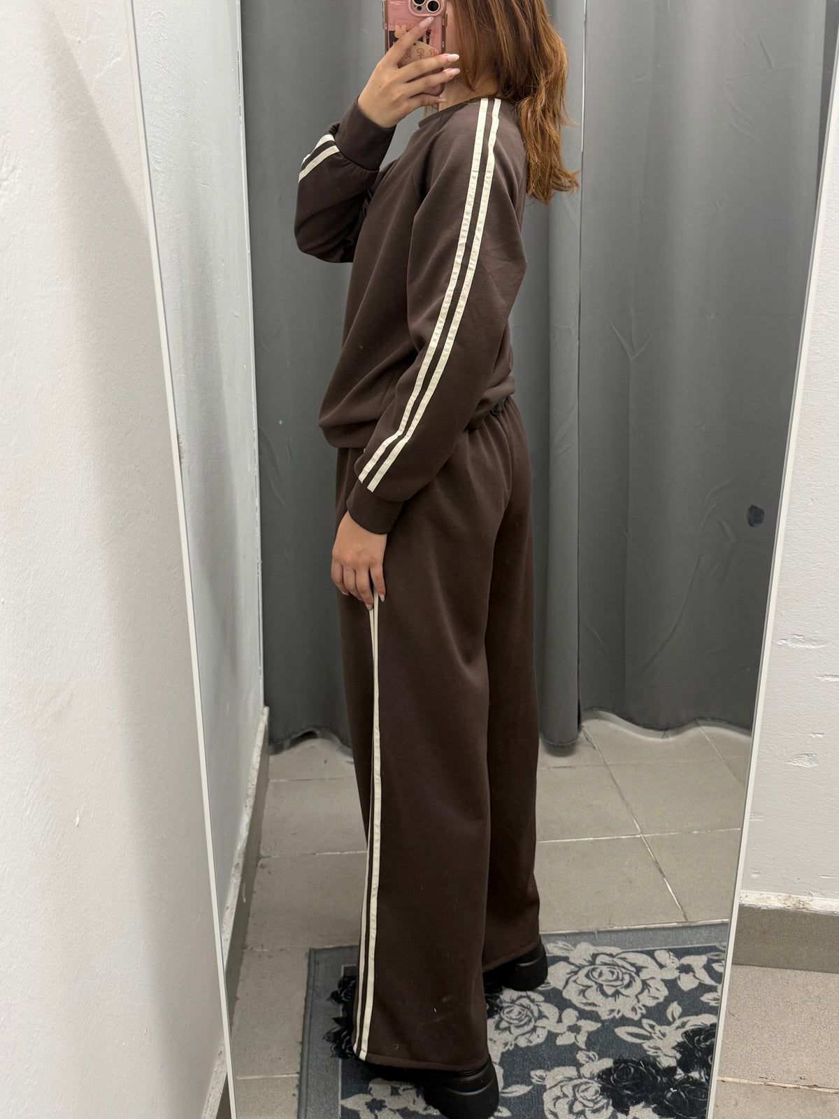 Set Coordinato Felpa E Pantaloni A Gamba Larga Con Strisce Laterali FGD MODA