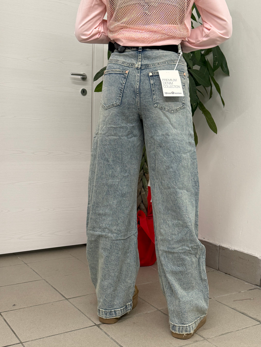Jeans balloon con tasche e cinta