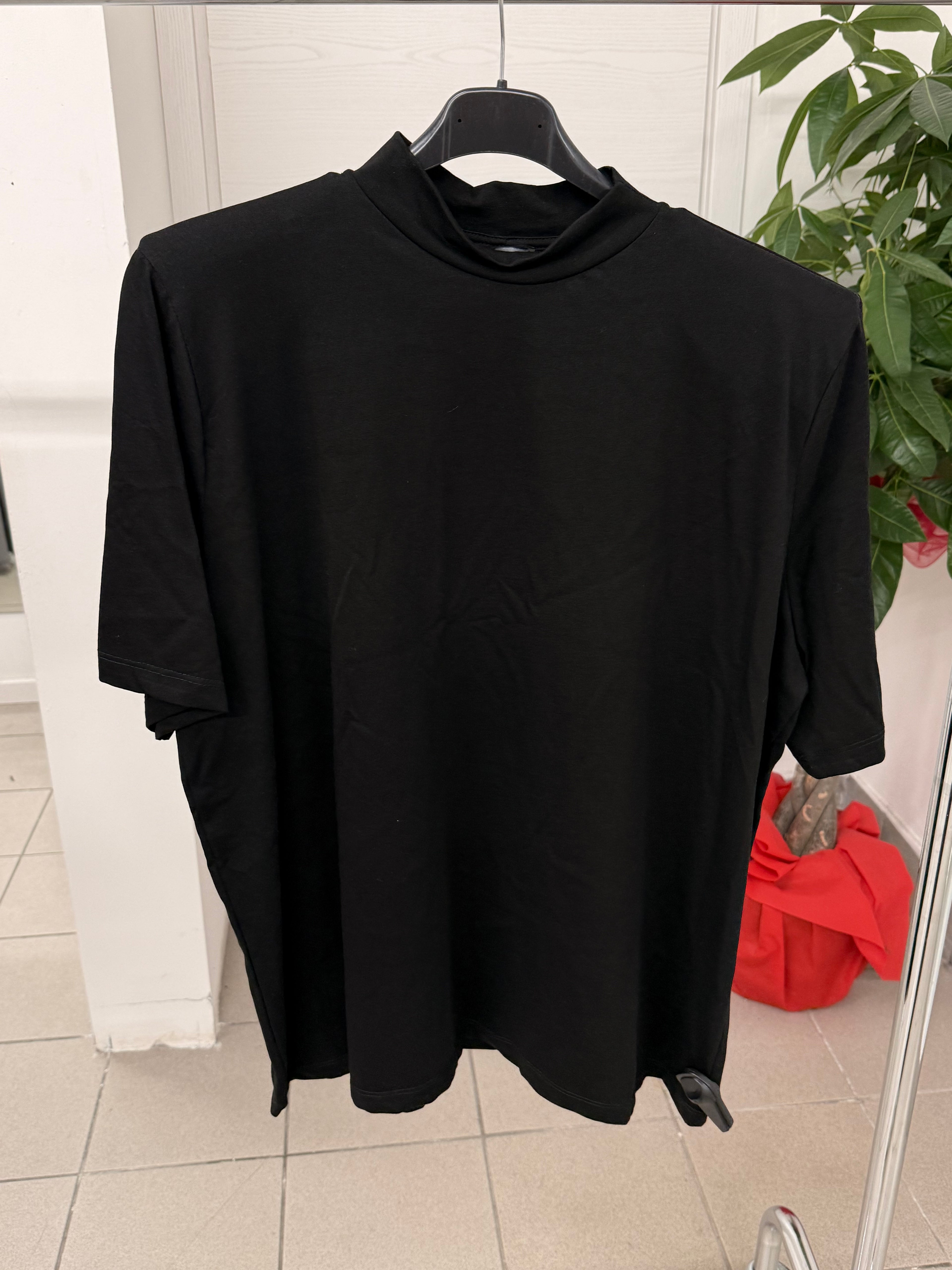 T-shirt over con spalle imbottite FGD MODA
