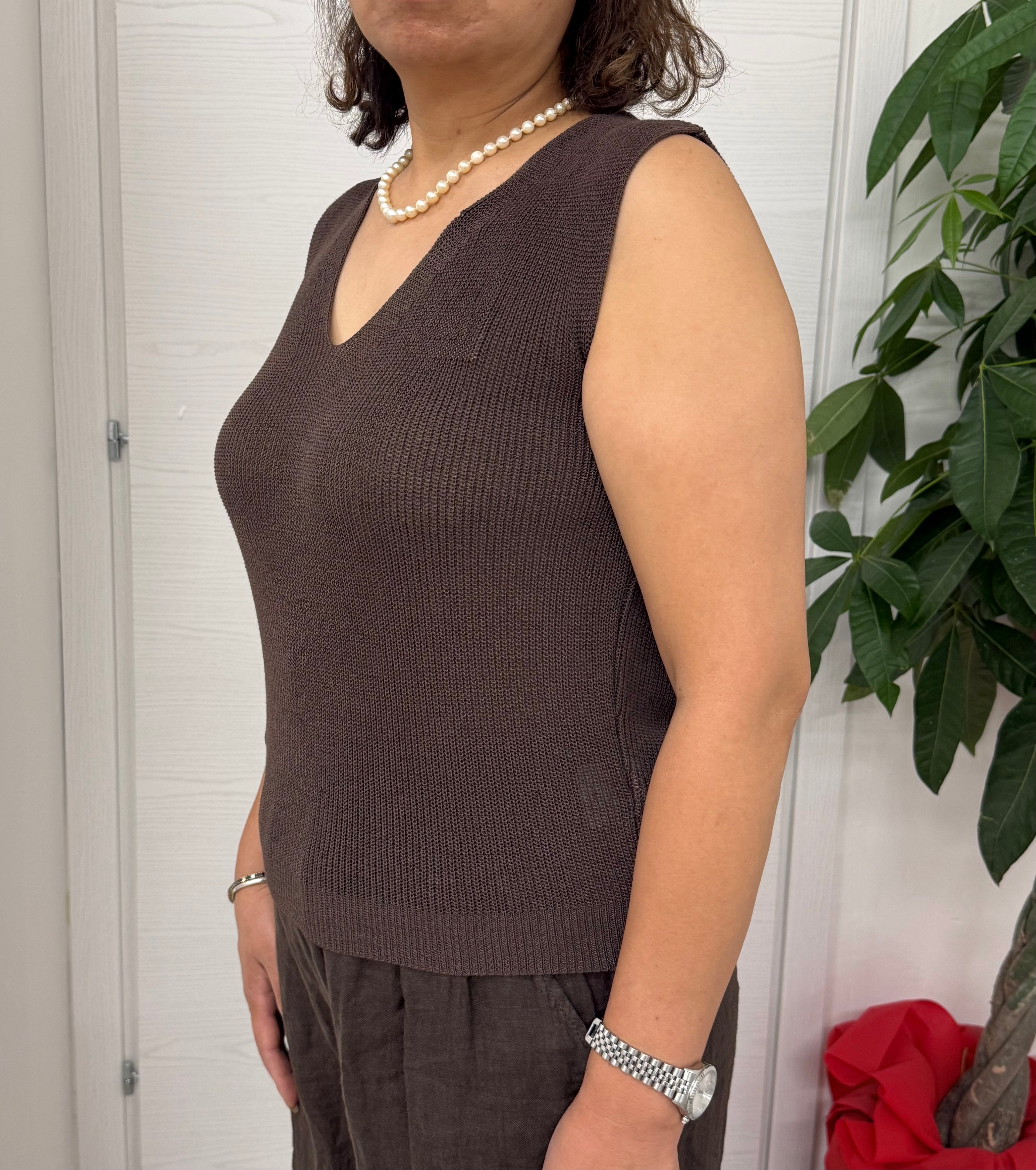 Maglia smanicata con scollo a V FGD MODA