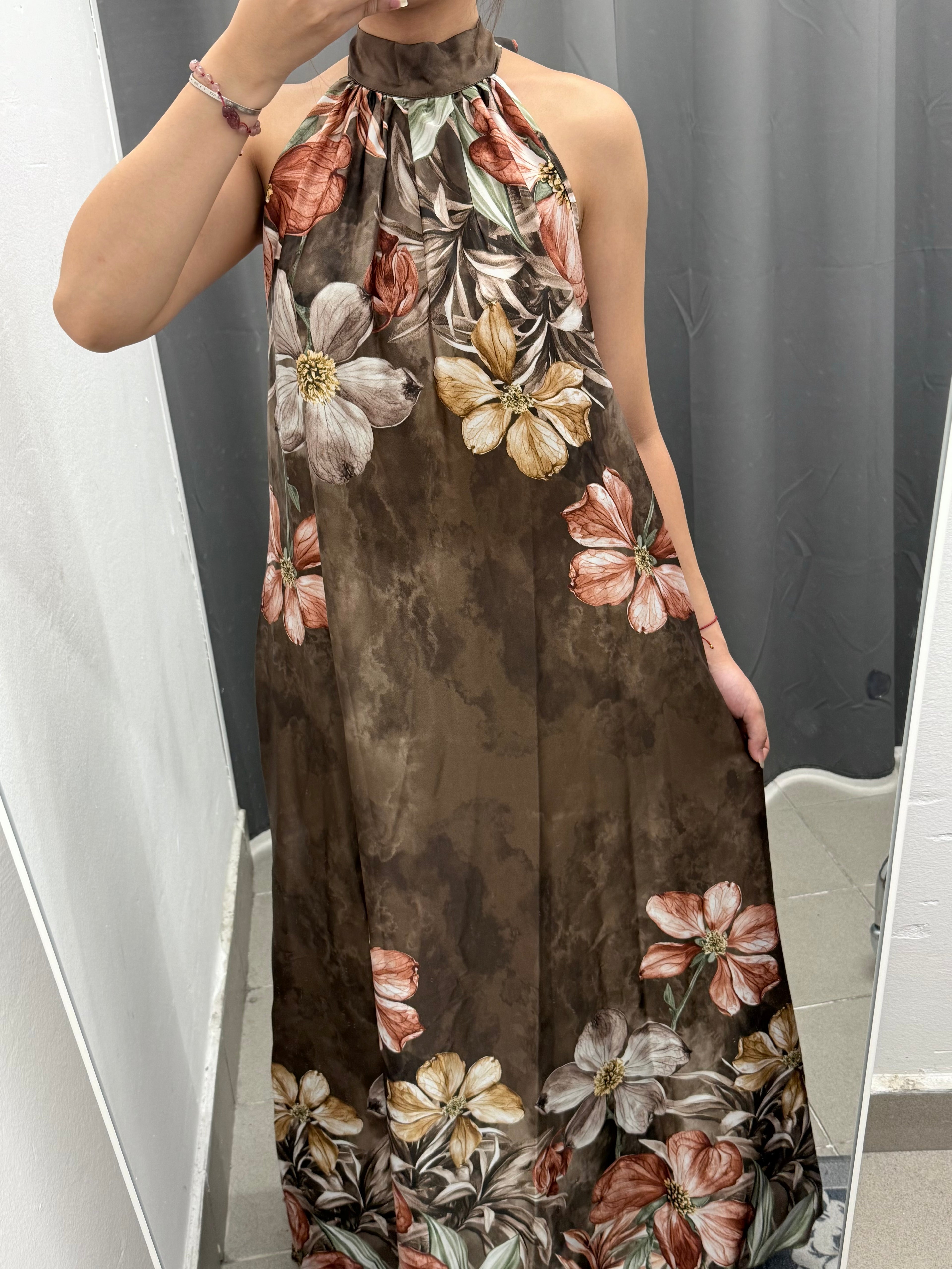 Abito Lungo con Collo Halter con Stampe Fiorate FGD MODA