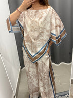 Set Coordinato Effetto Raso Mantellina e Pantaloni a Palazzo a Fantasia FGD MODA
