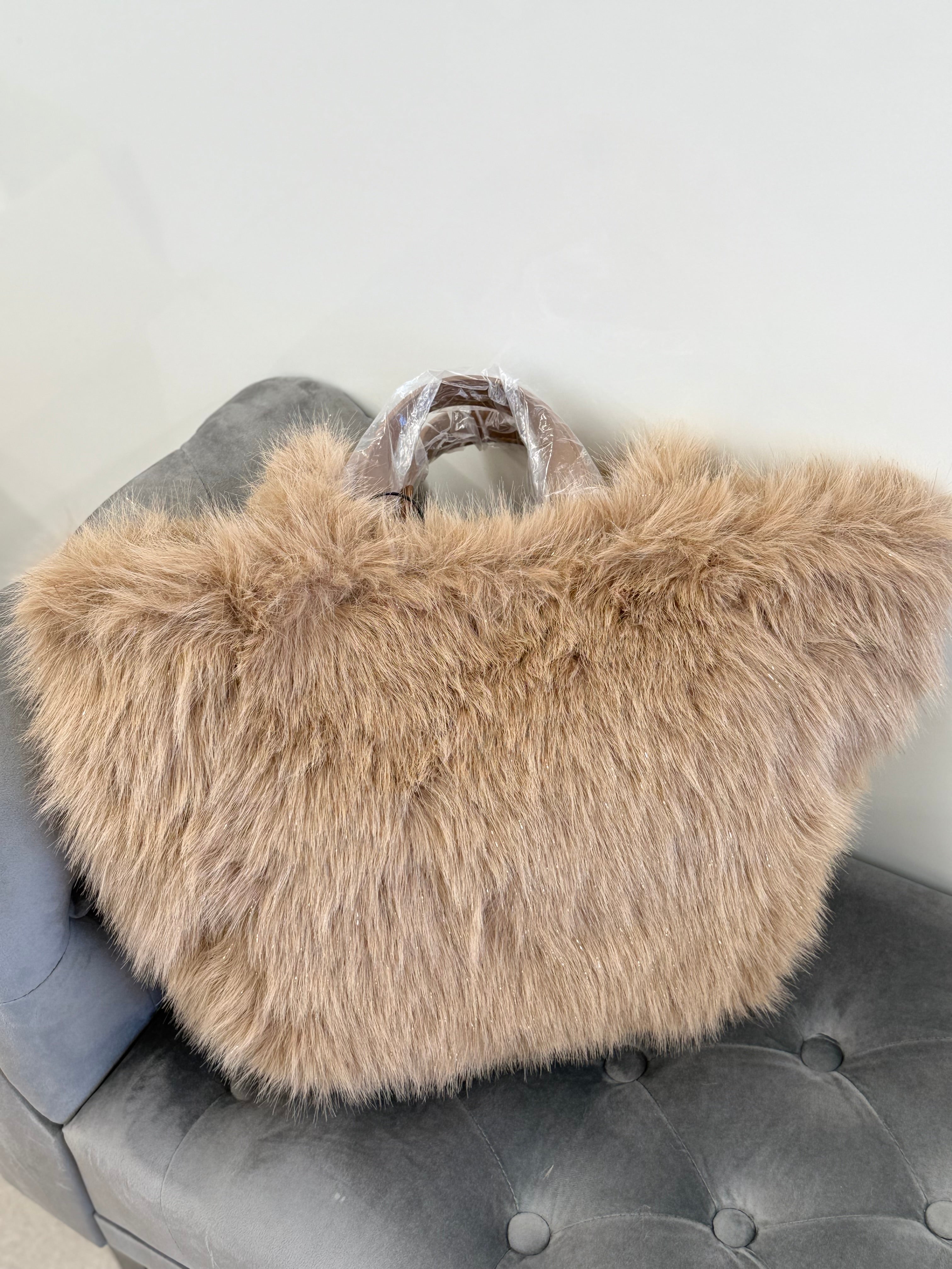 Borsa a spalla con pelliccia brillantinata con doppio manico FGD MODA