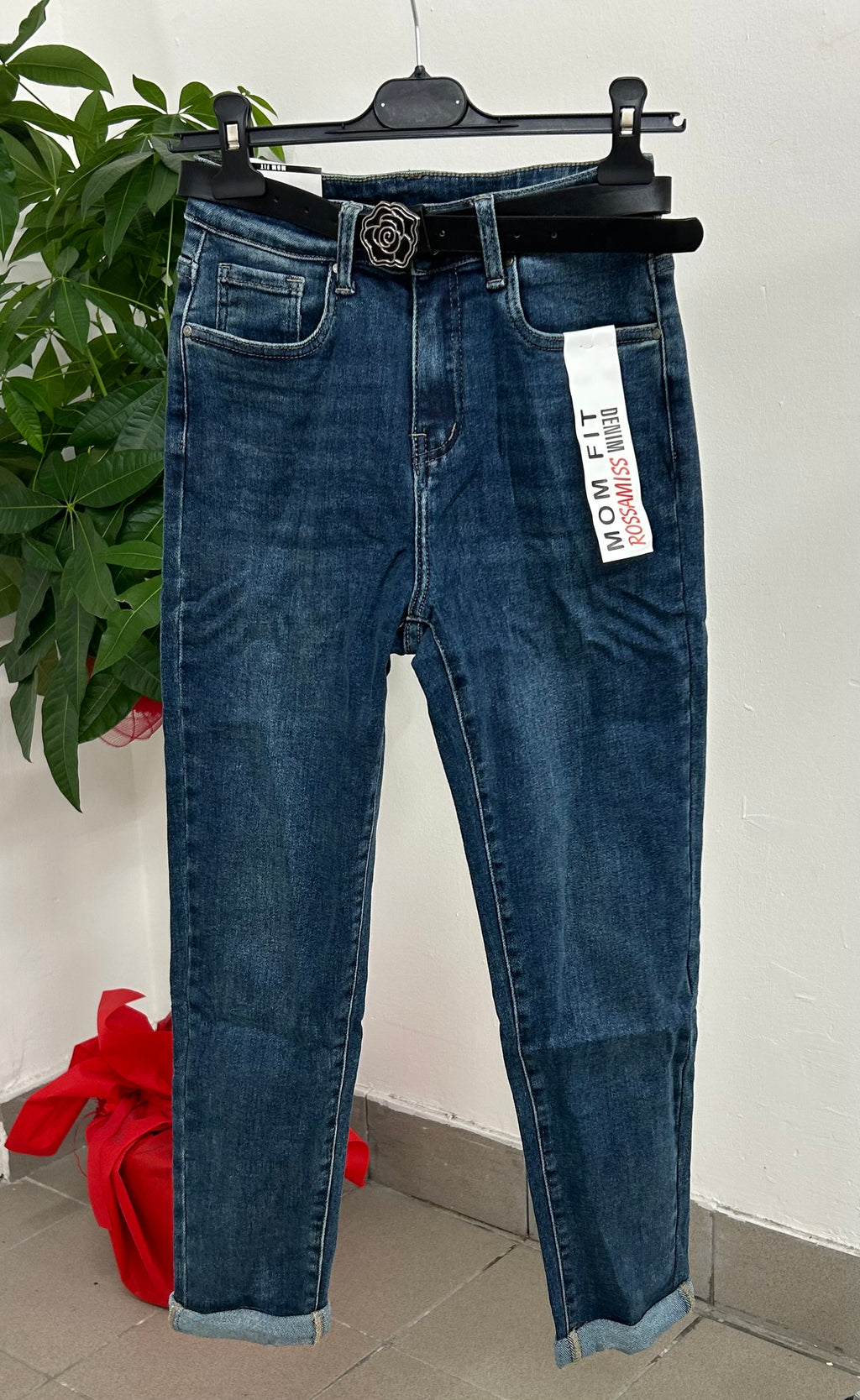 Jeans mom fit con cintura FGD MODA