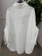 Camicia in cotone over fit con scritta brillantinata e fiori ricamati