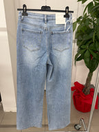 Jeans a palazzo con brillantini e rose forati