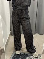Set Coordinato Leopardato Felpa Con Zip E Pantaloni A Palazzo Con Strisce Laterali FGD MODA