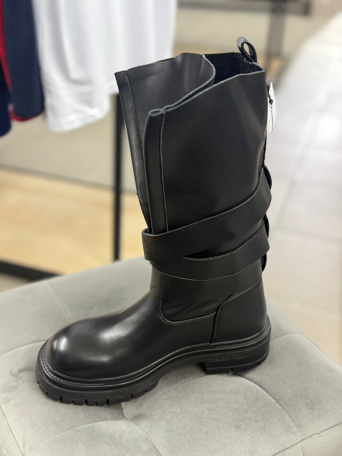 Stivali In Ecopelle Con Gambale A Imbuto E Fibbie X3240 FGD MODA