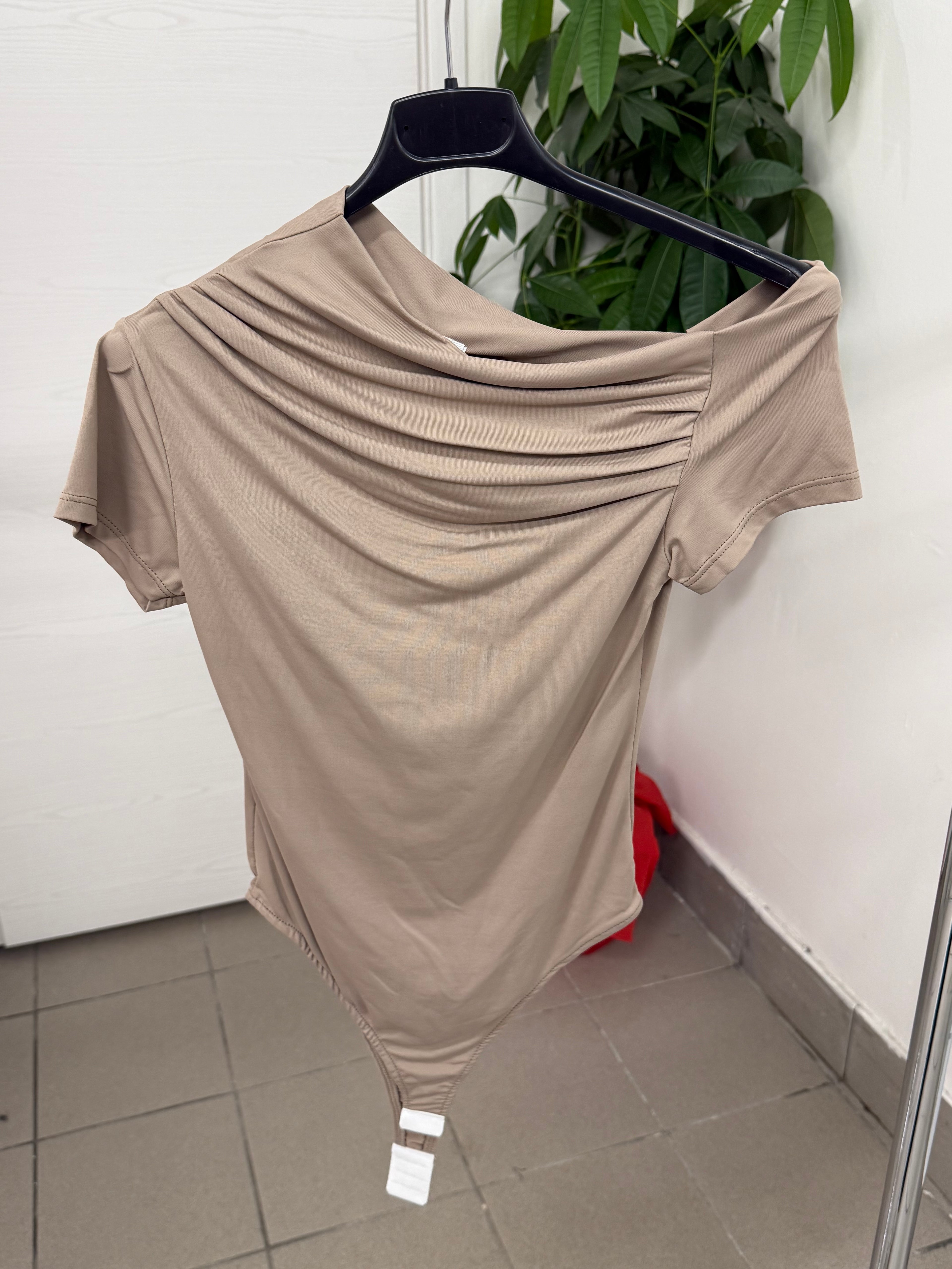 Body in lycra a maniche corte con scollo obliquo FGD MODA