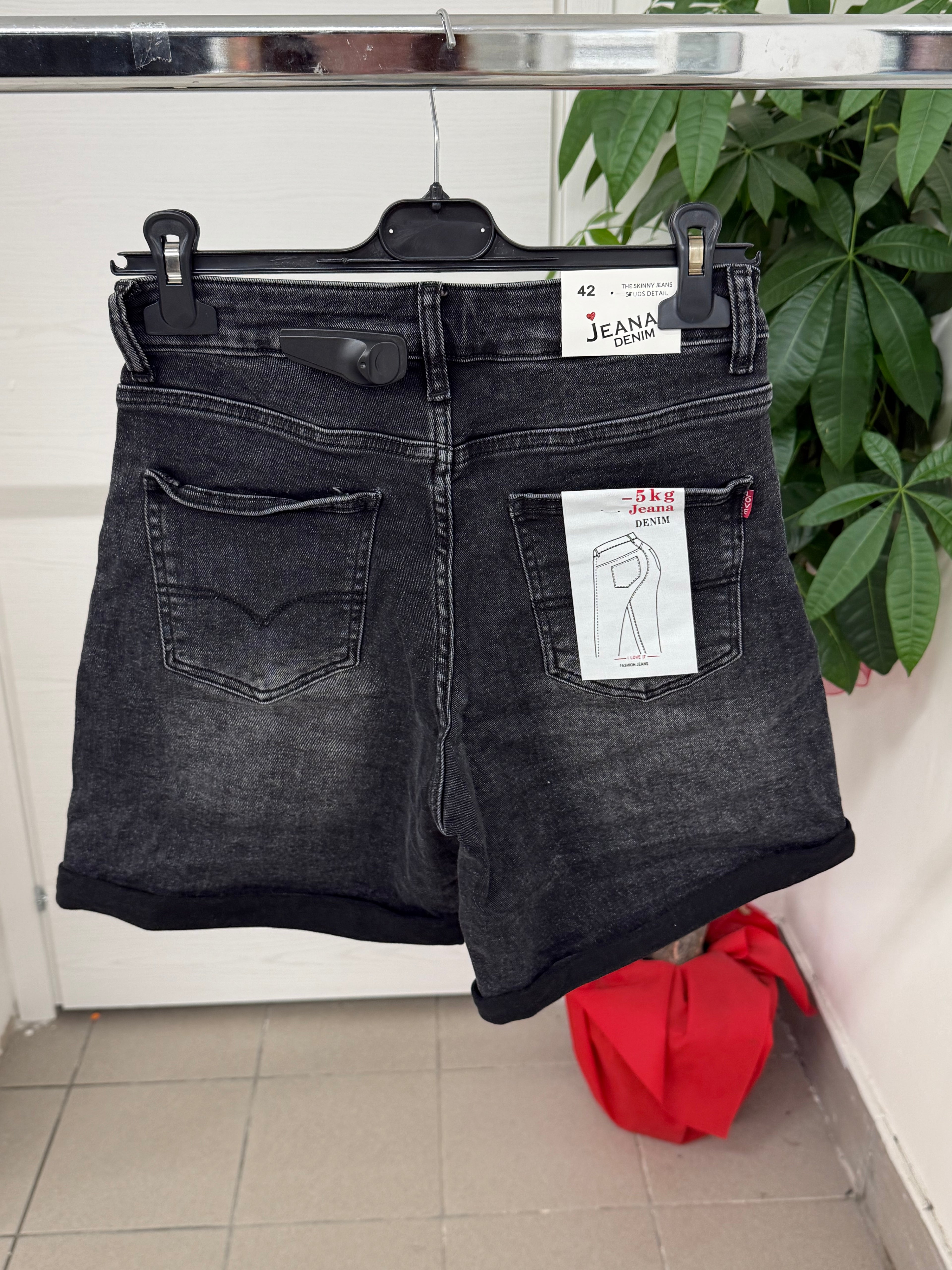 Pantaloncini a vita alta con risvolto fino alla taglia 52 FGD MODA