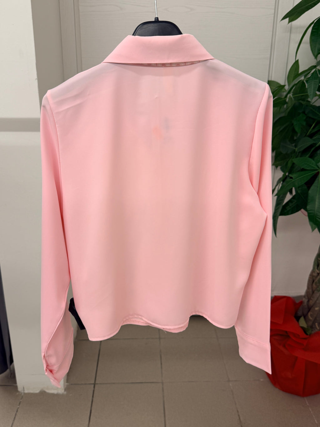 Camicia crop fit con cravatta a fantasia FGD MODA