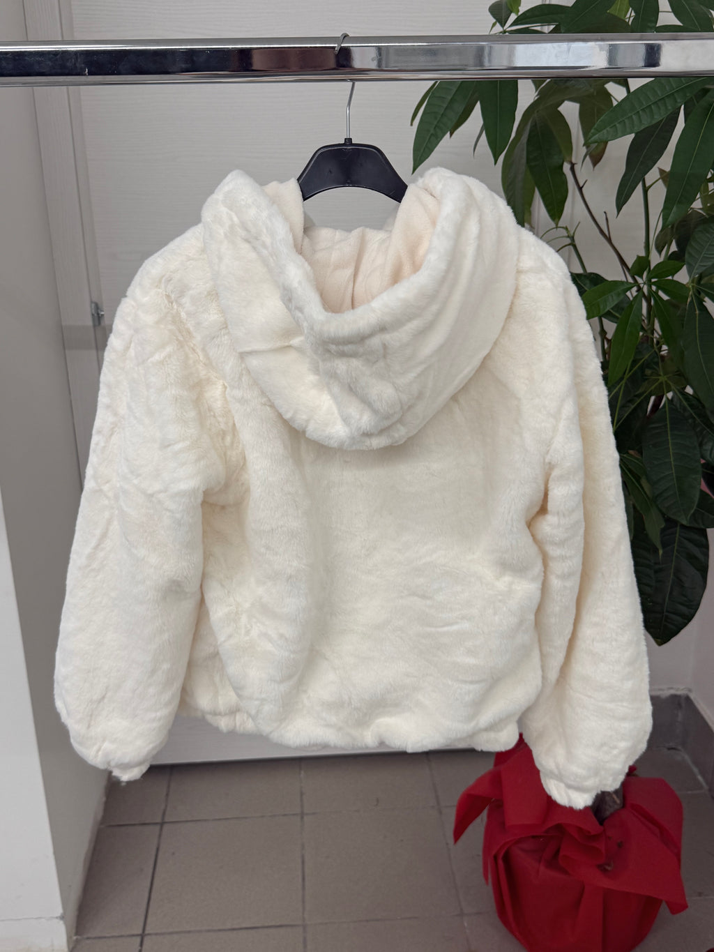 Giacca Pelliccia Con Cappuccio Con Chiusura A Zip FGD MODA