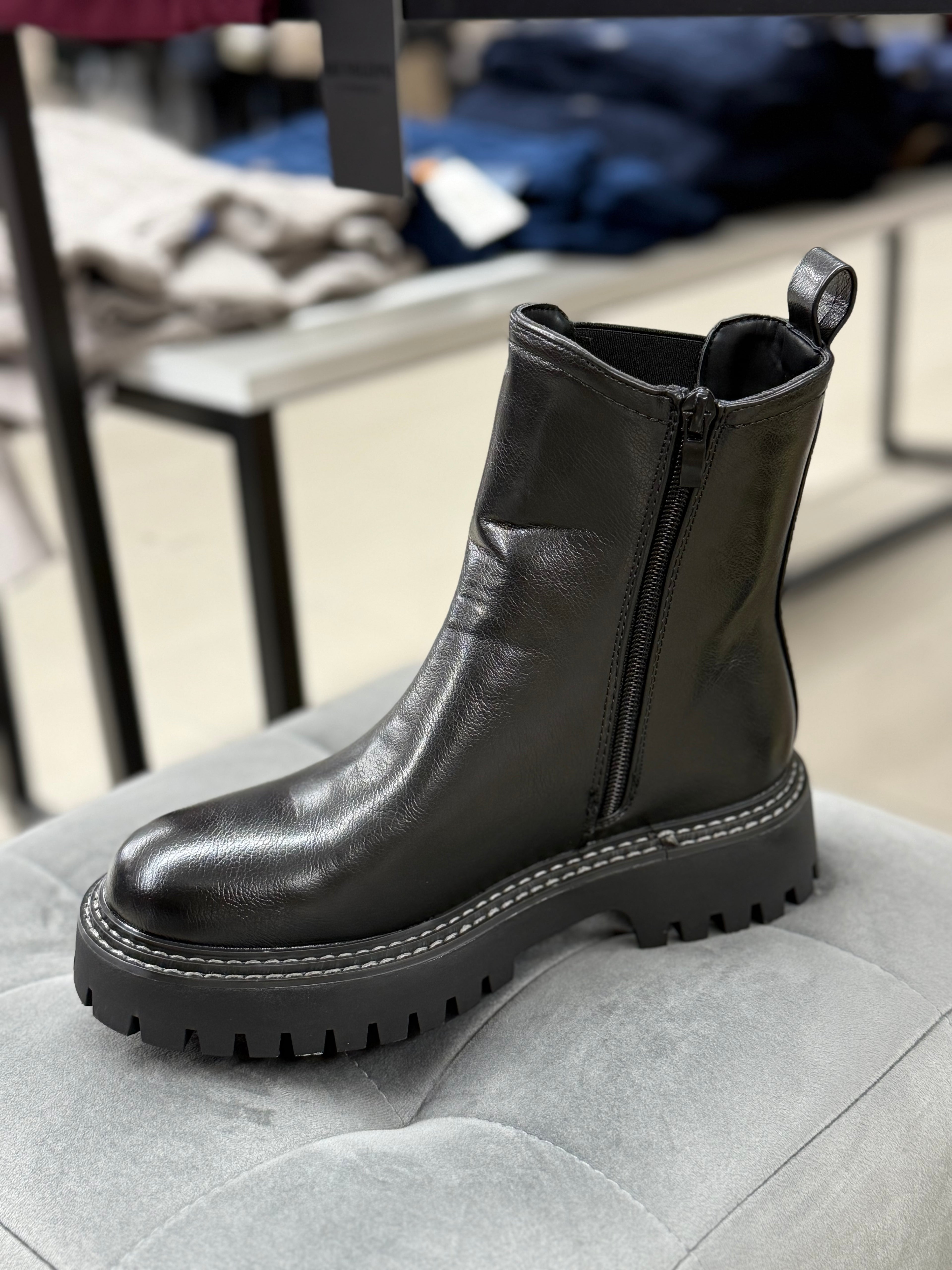 Anfibi in ecopelle con zip FGD MODA