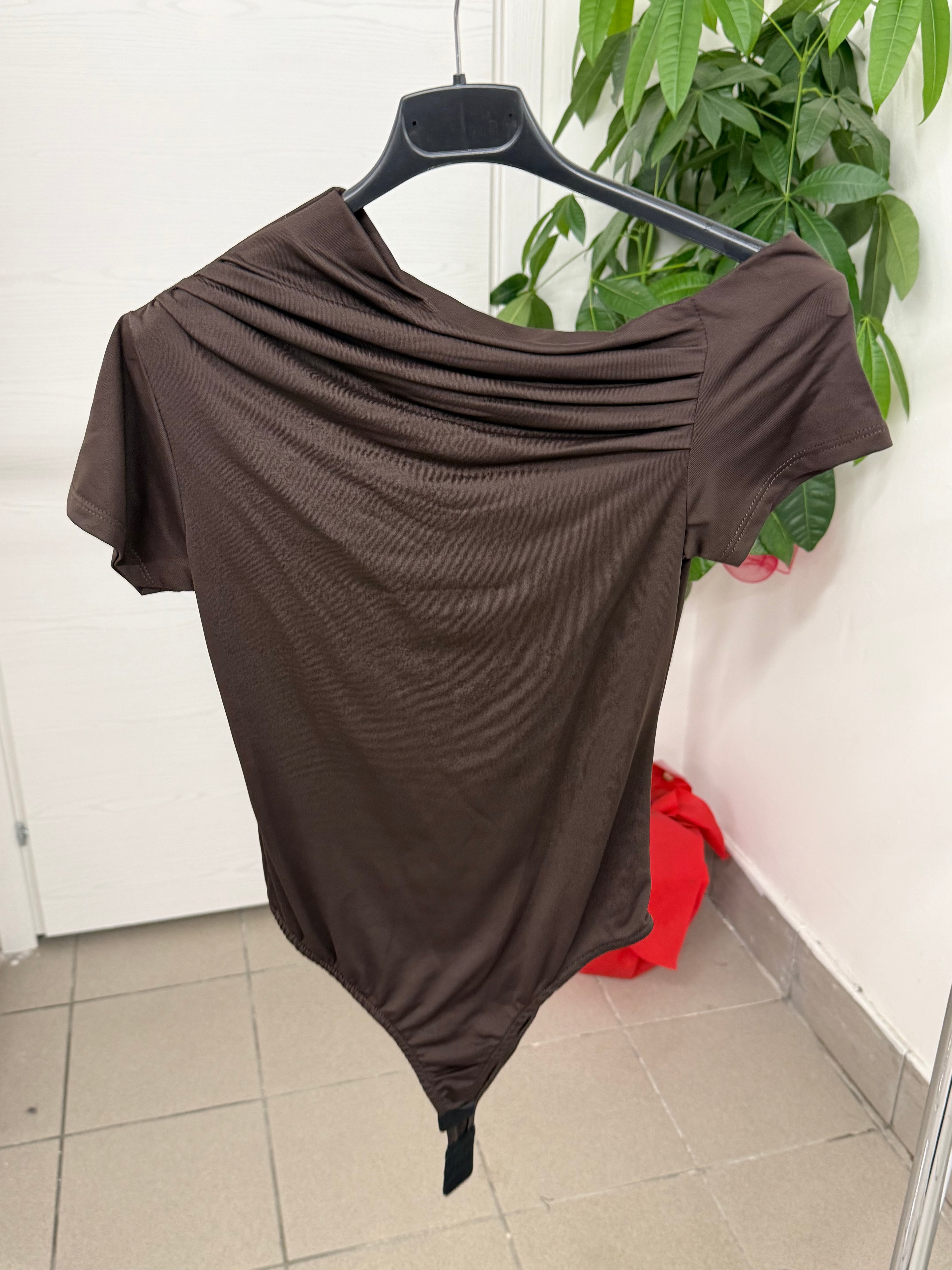 Body in lycra a maniche corte con scollo obliquo FGD MODA