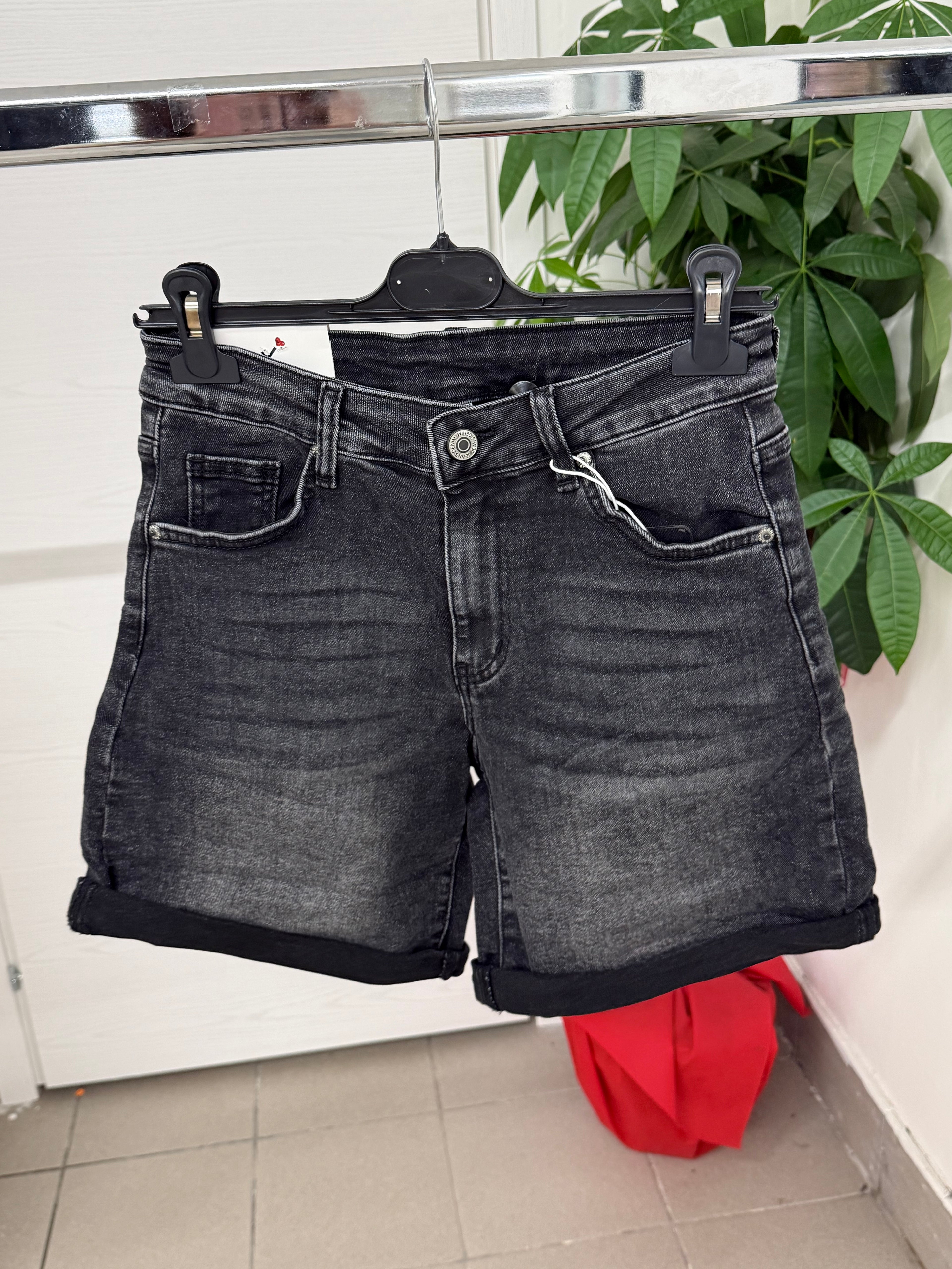 Pantaloncini a vita alta con risvolto fino alla taglia 52 FGD MODA