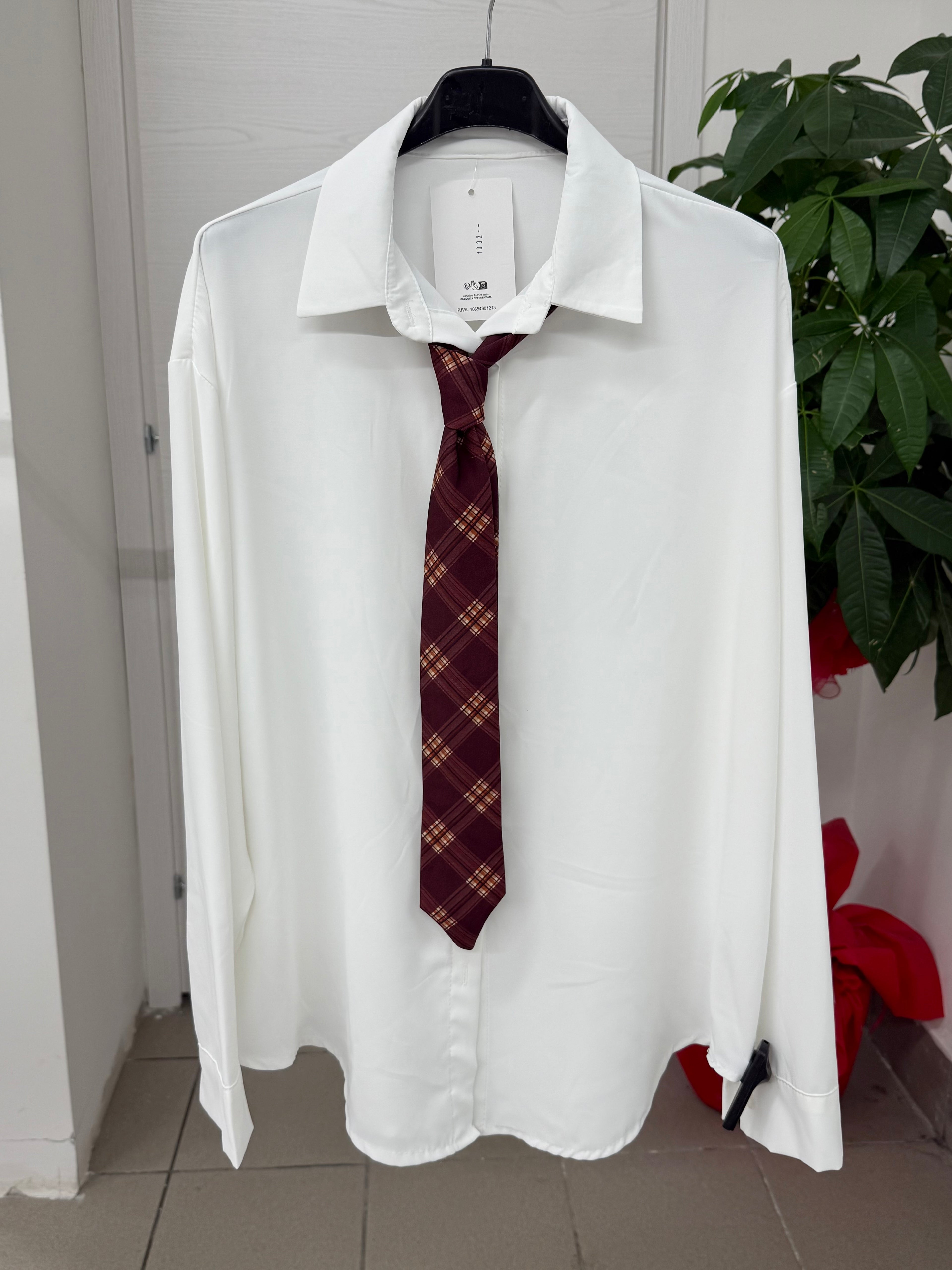 Camicia con cravatta scozzese