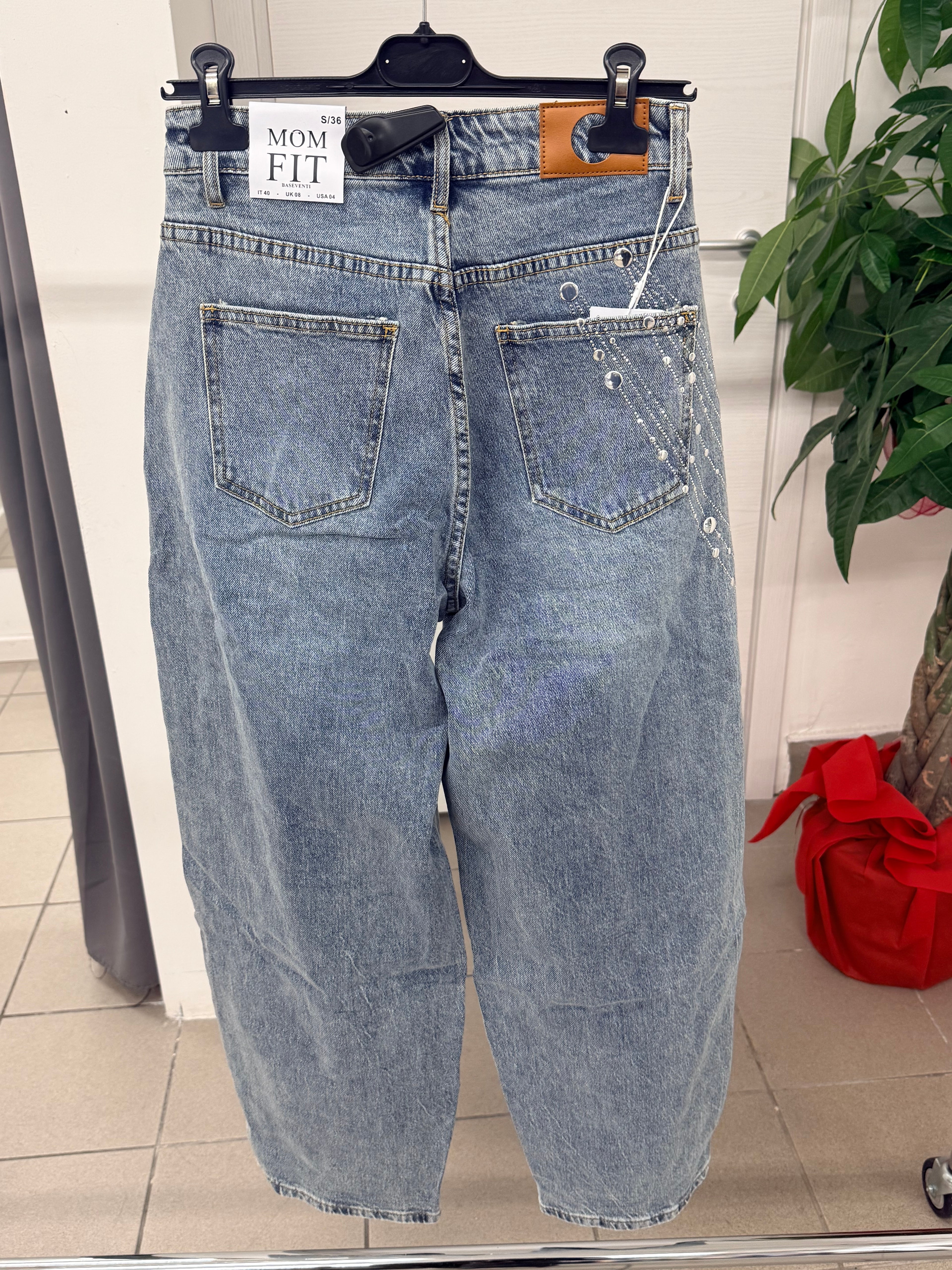 Jeans mom fit con brillantini laterali FGD MODA