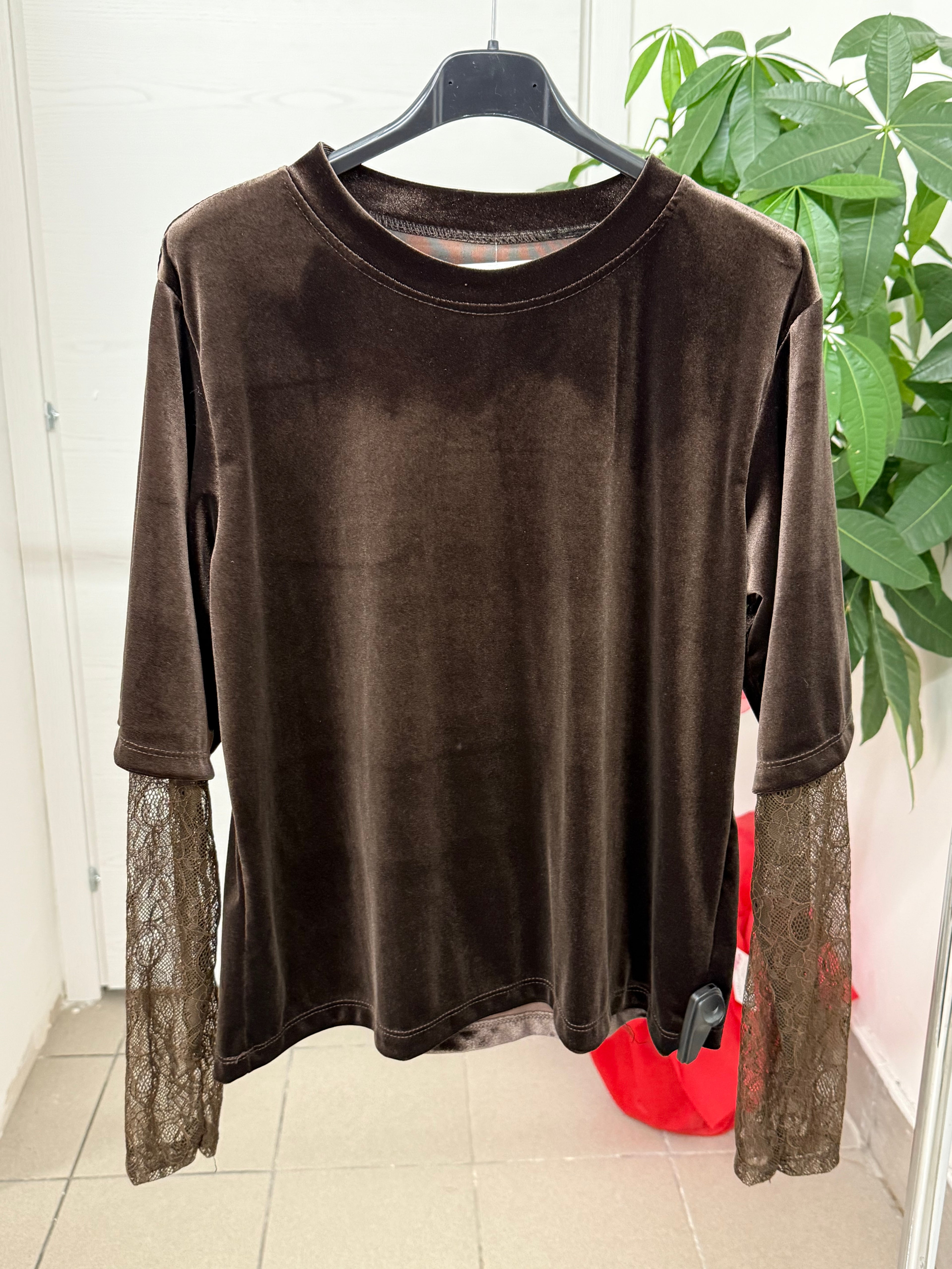 Maglietta in velluto con maniche in pizzo FGD MODA