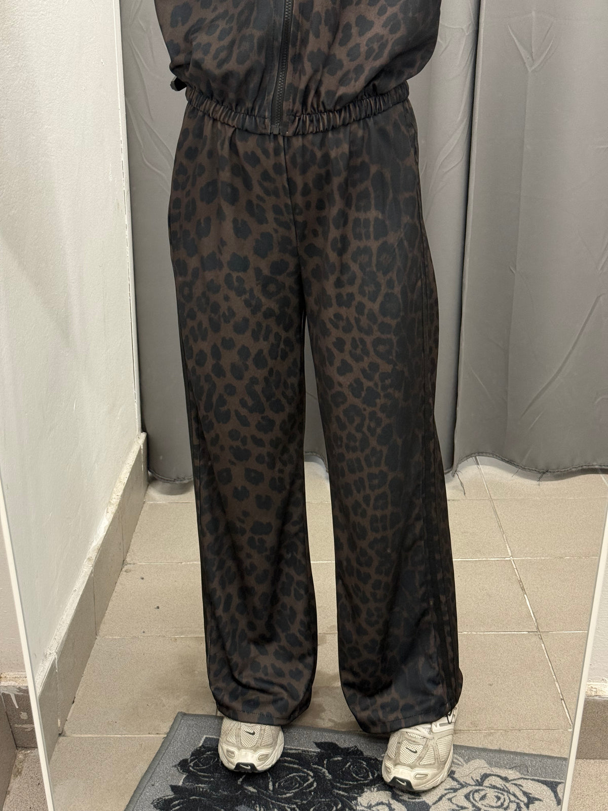 Set Coordinato Leopardato Felpa Con Zip E Pantaloni A Palazzo Con Strisce Laterali FGD MODA