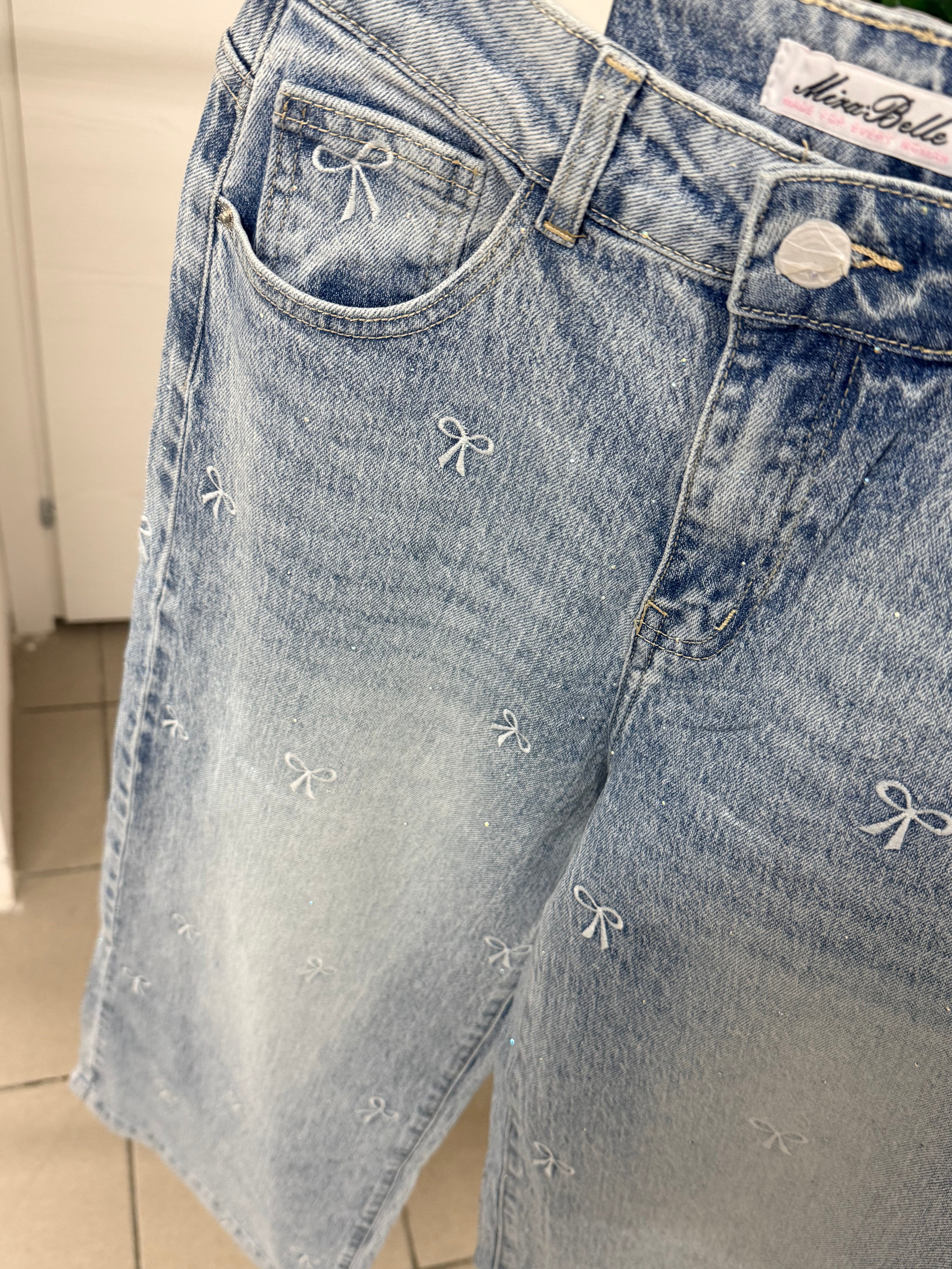 Jeans wide leg con fiocchi ricamati e brillantini FGD MODA