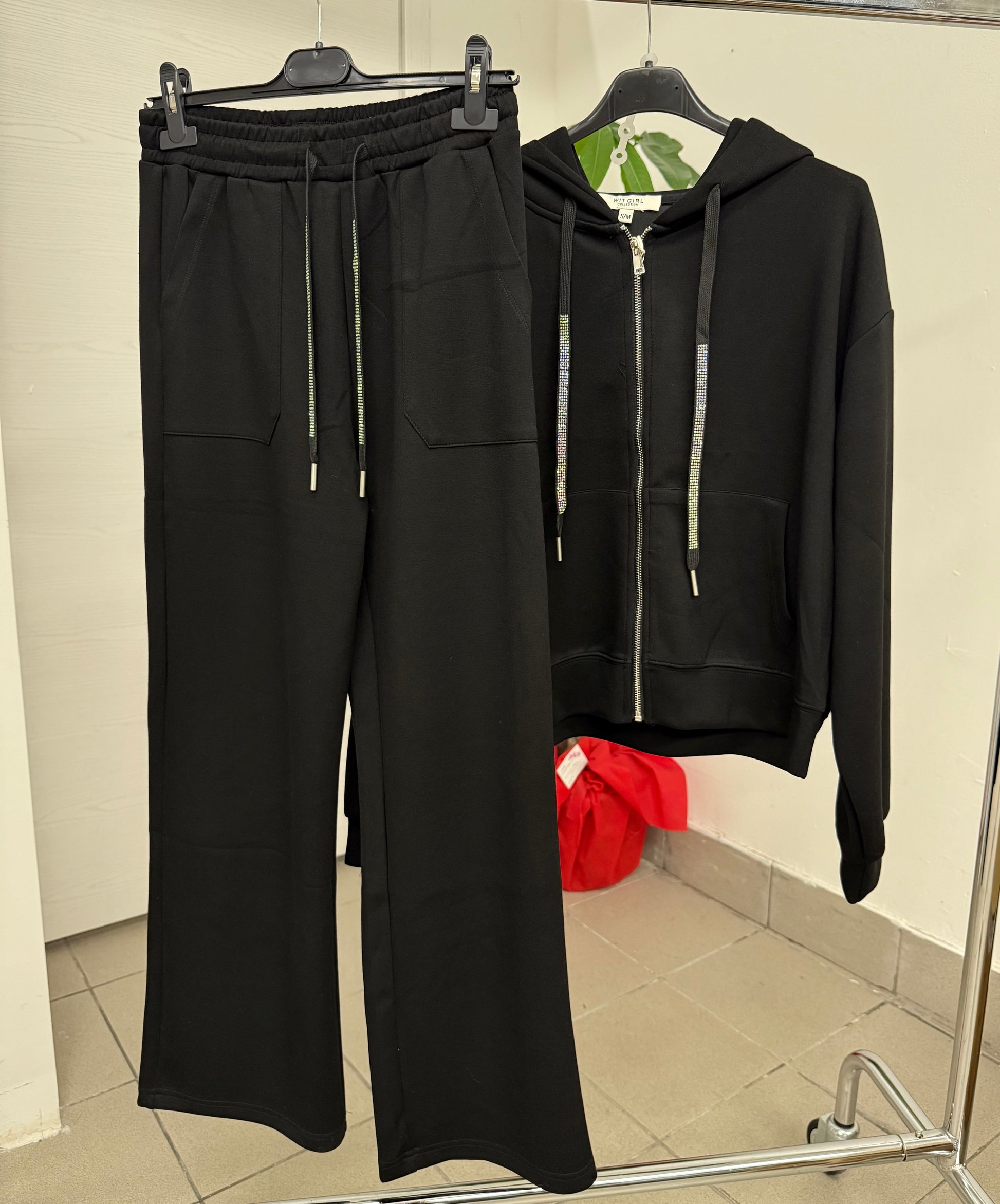 Set coordinato felpa con zip e pantaloni a palazzo con lacci brillantinati FGD MODA