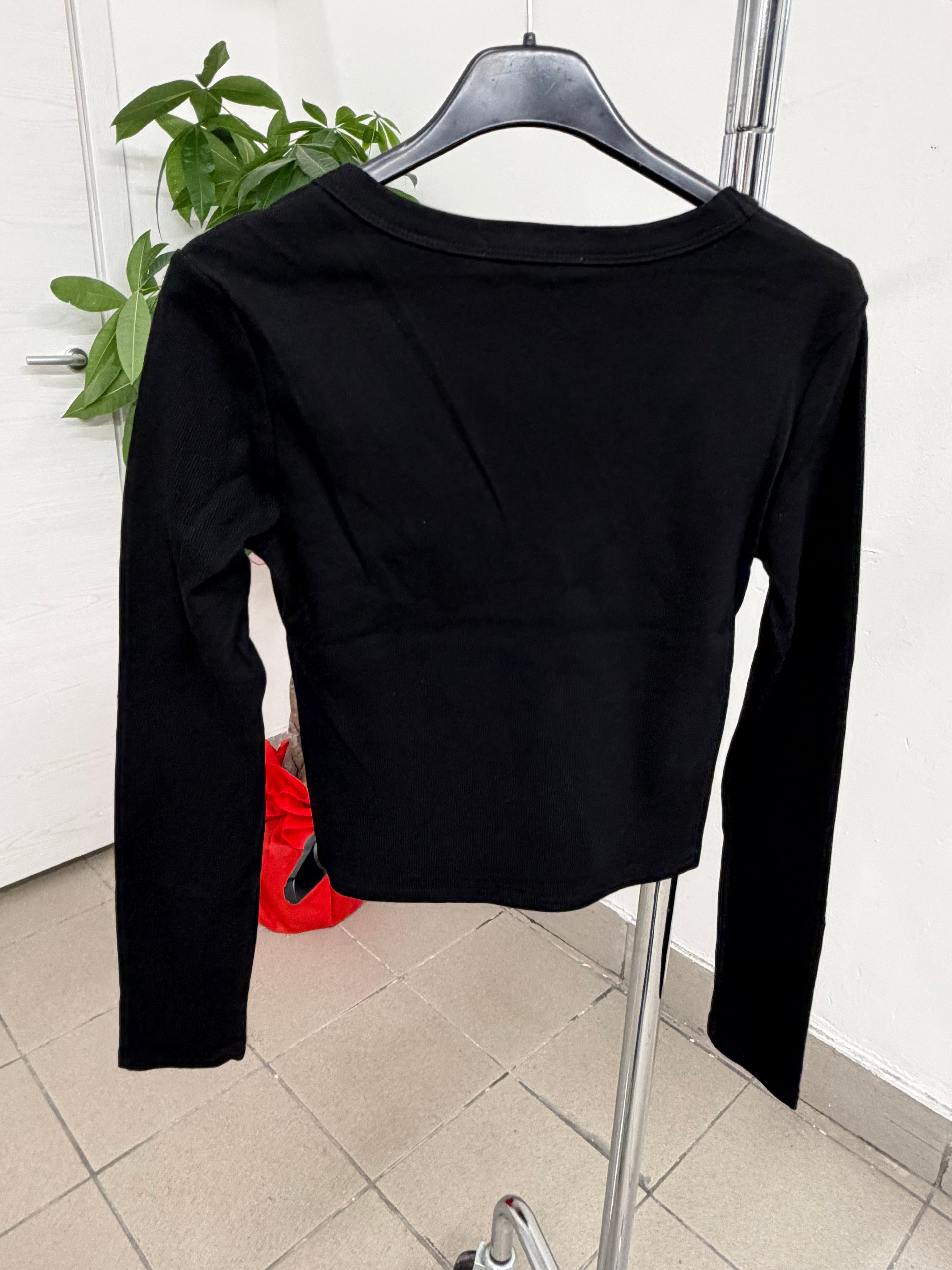 Magliettina corta a costine con scollo a V FGD MODA