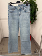 Jeans a campana a vita bassa con tasche