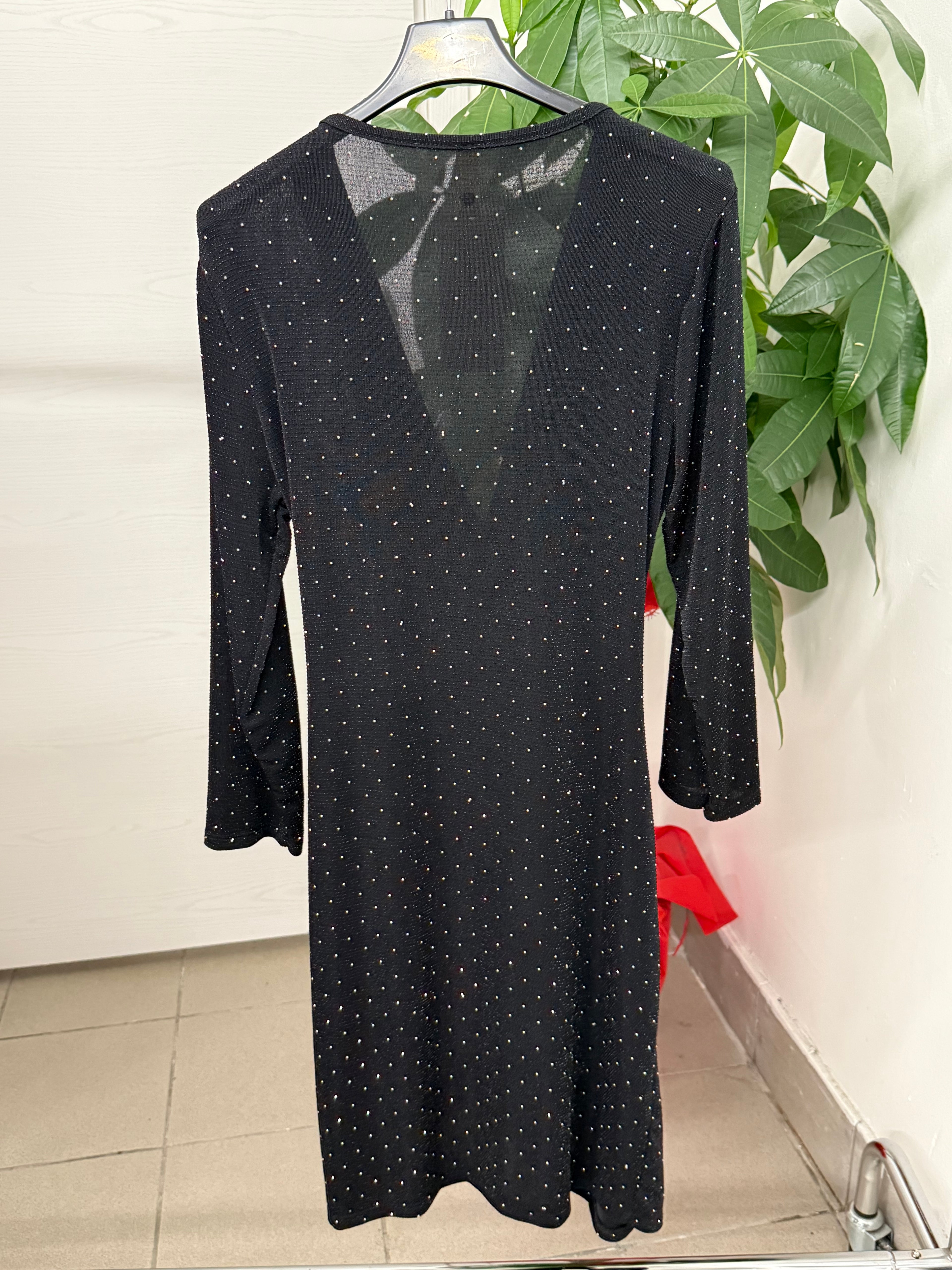 Abito a maniche lunghe brillantinato con gioiello FGD MODA