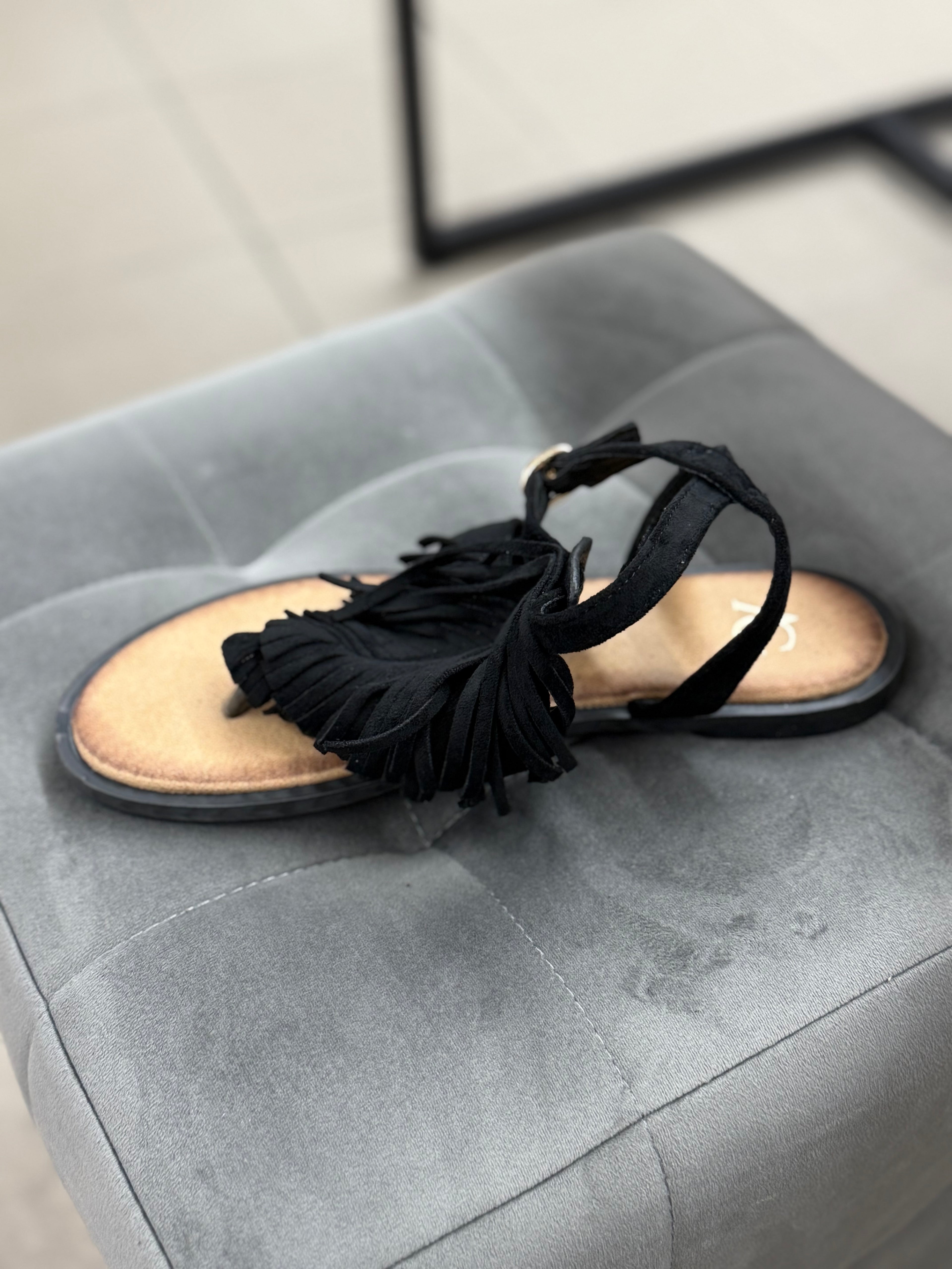 Sandali infradito in camoscio con frange GY8520 FGD MODA